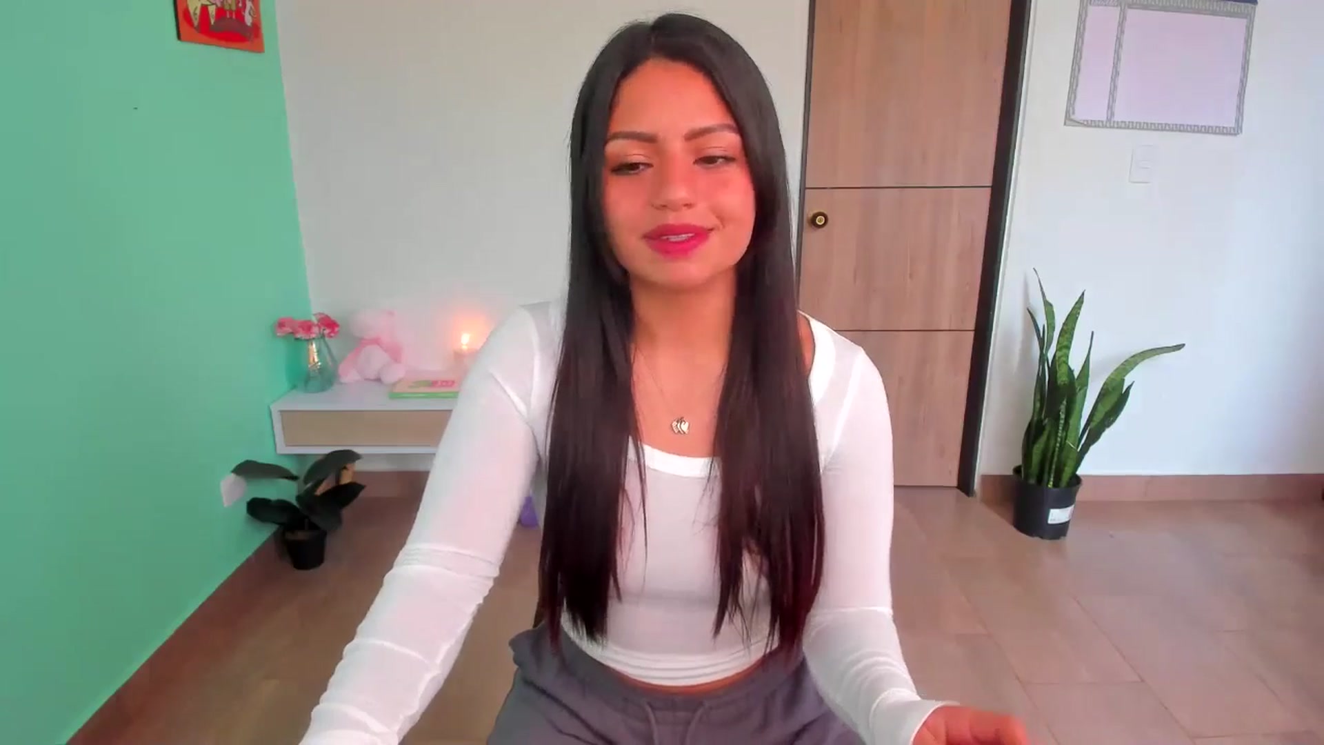 Gallery image thumbnail from SarishaLove's myfreecams stream on, 04/06/2025, 14:07 image 3 of 20