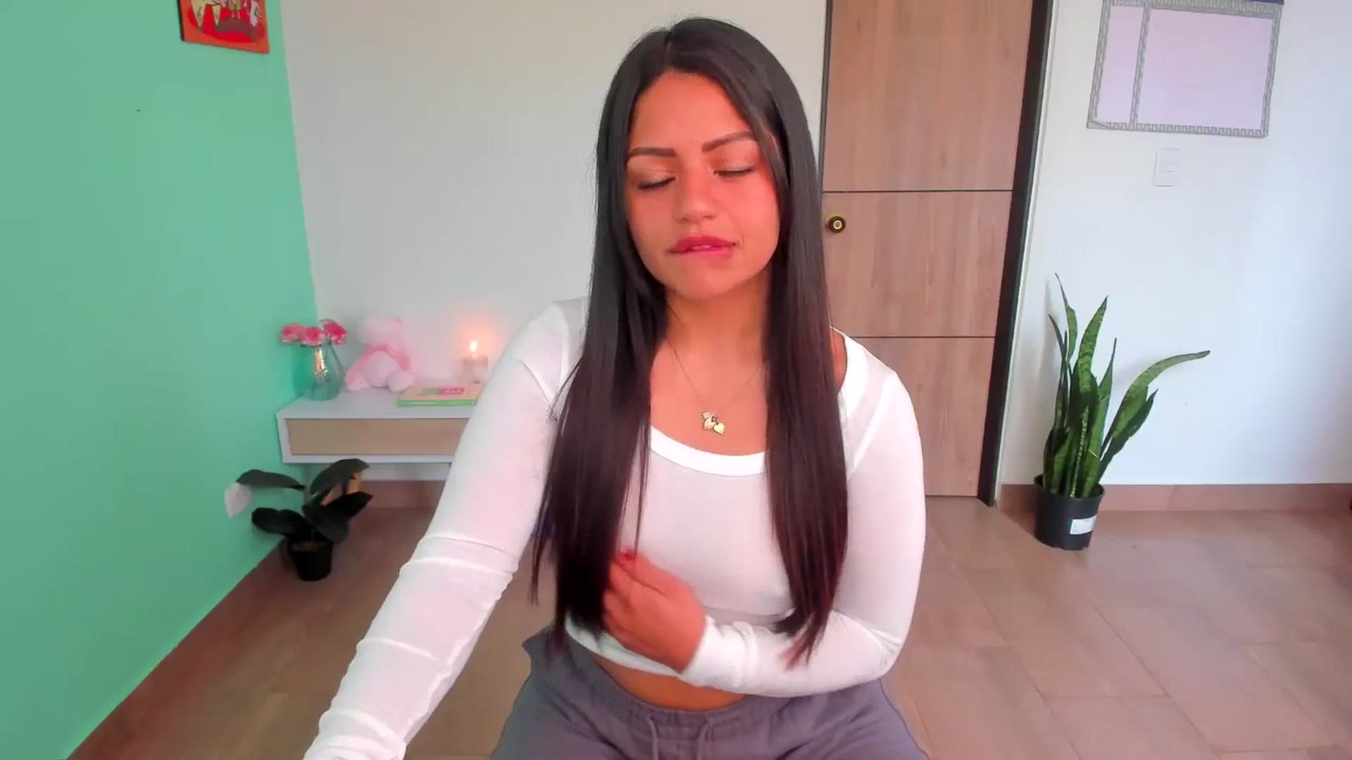 Gallery image thumbnail from SarishaLove's myfreecams stream on, 04/06/2025, 14:07 image 8 of 20