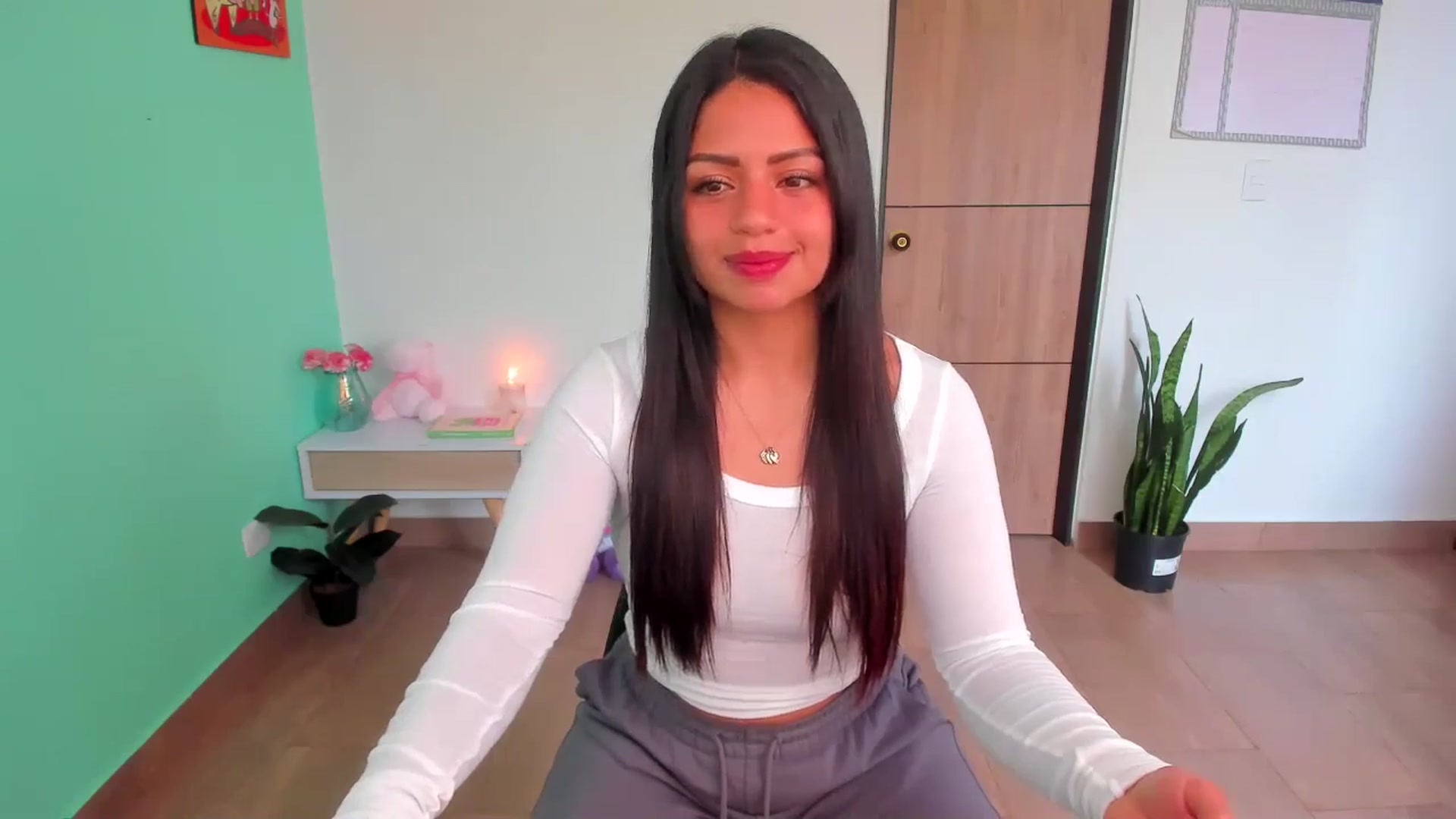 Gallery image thumbnail from SarishaLove's myfreecams stream on, 04/06/2025, 14:07 image 5 of 20