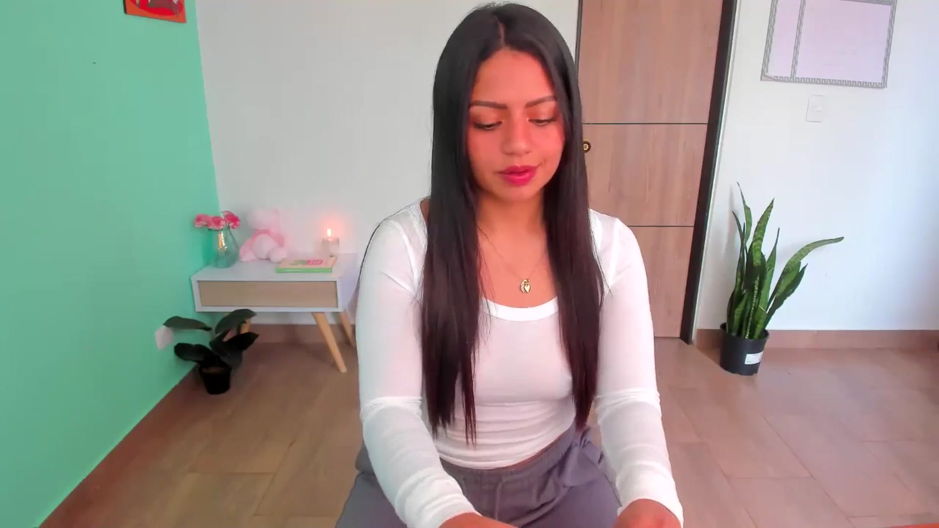 Gallery image thumbnail from SarishaLove's myfreecams stream on, 04/06/2025, 14:29 image 2 of 20