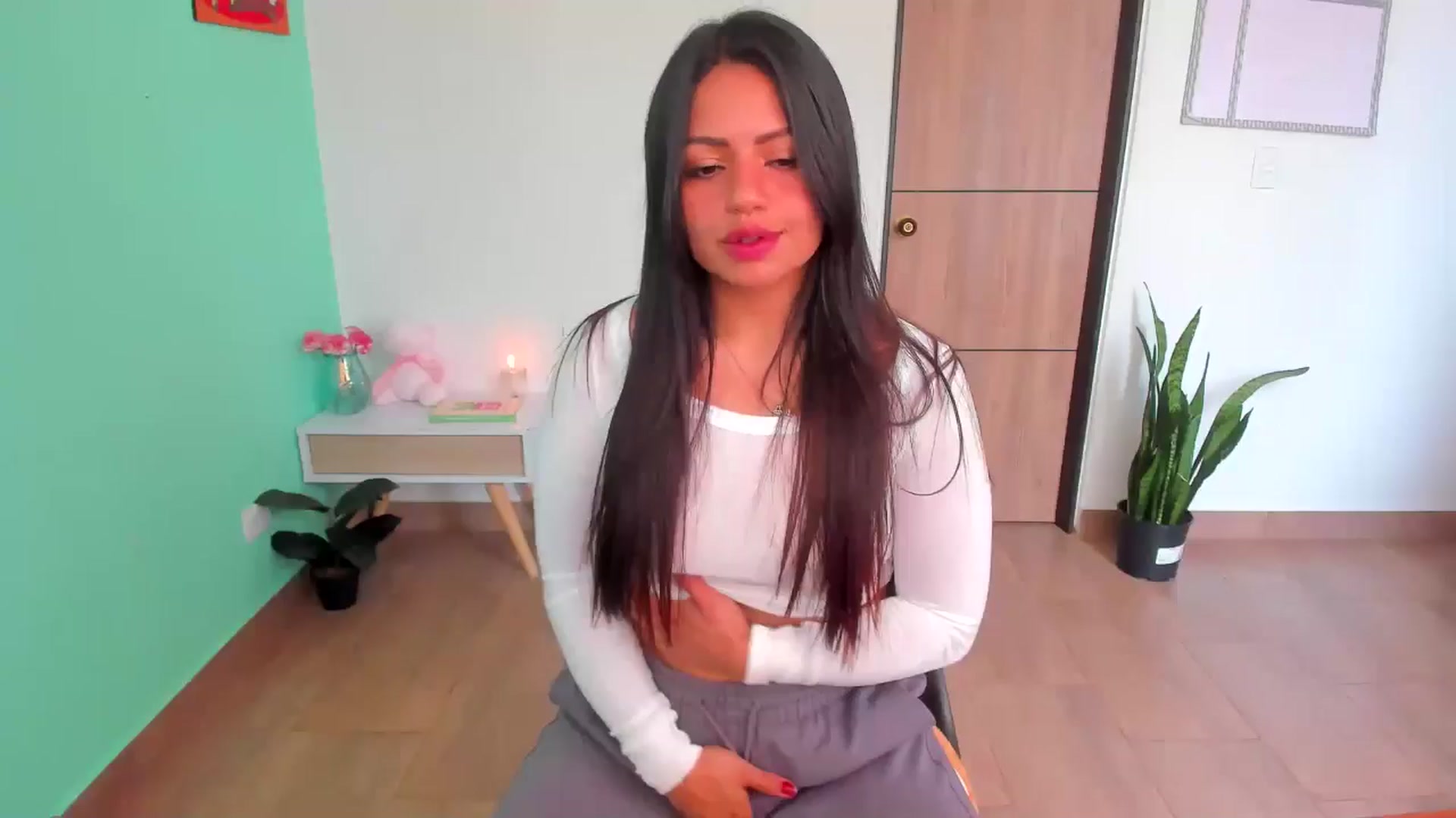 Gallery image thumbnail from SarishaLove's myfreecams stream on, 04/06/2025, 14:29 image 18 of 20