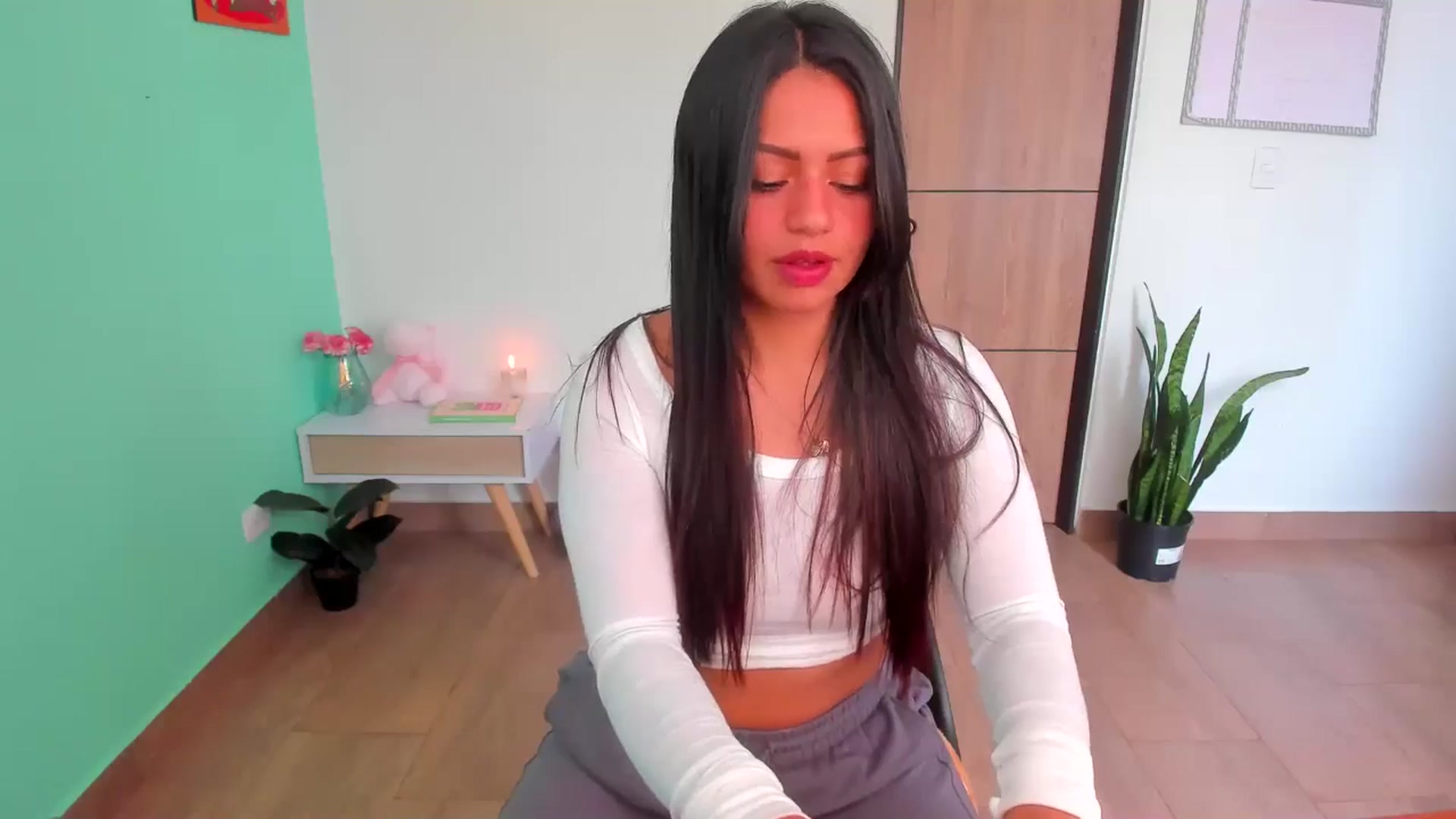 Gallery image thumbnail from SarishaLove's myfreecams stream on, 04/06/2025, 14:29 image 19 of 20