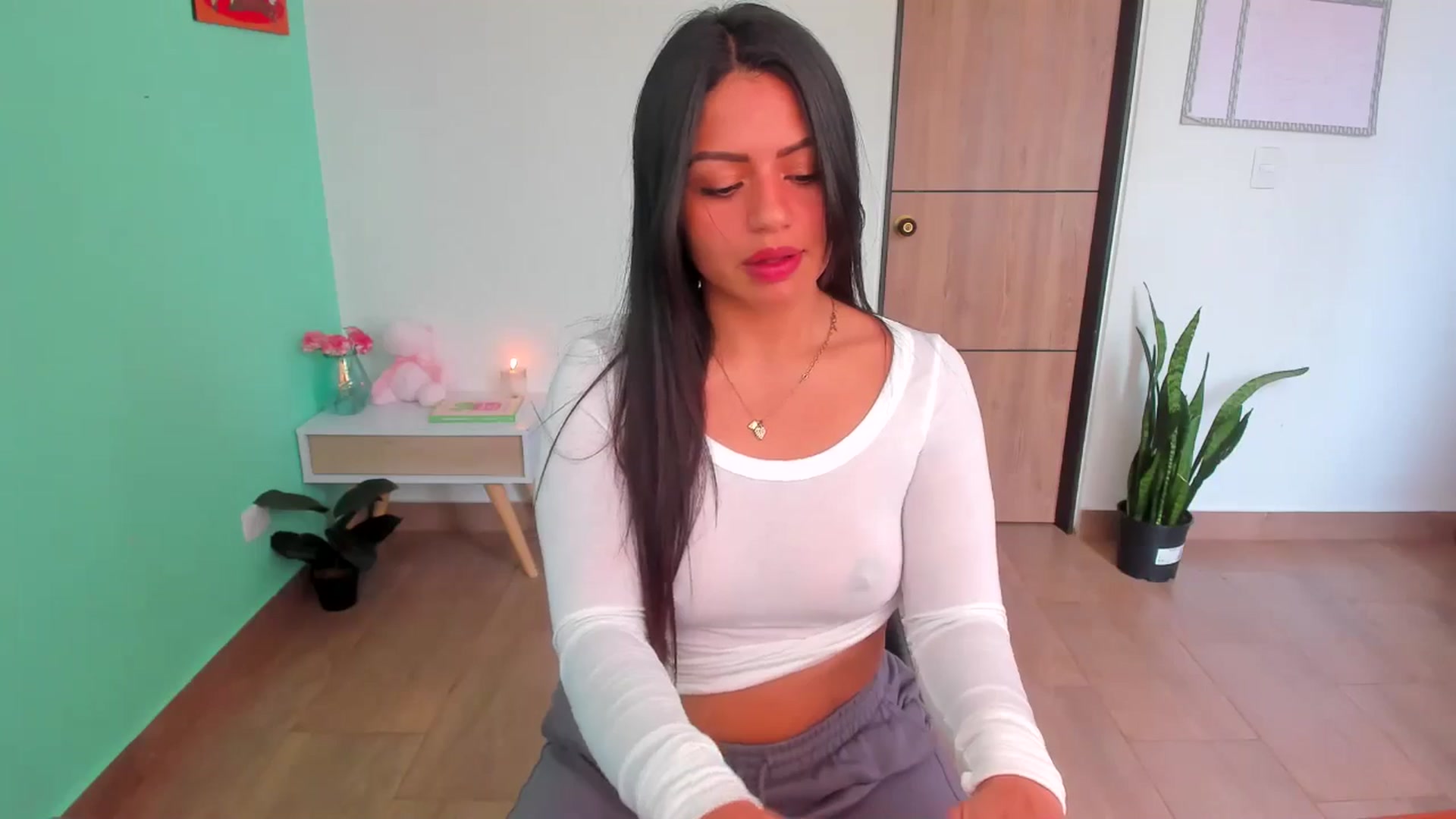 Gallery image thumbnail from SarishaLove's myfreecams stream on, 04/06/2025, 14:29 image 12 of 20