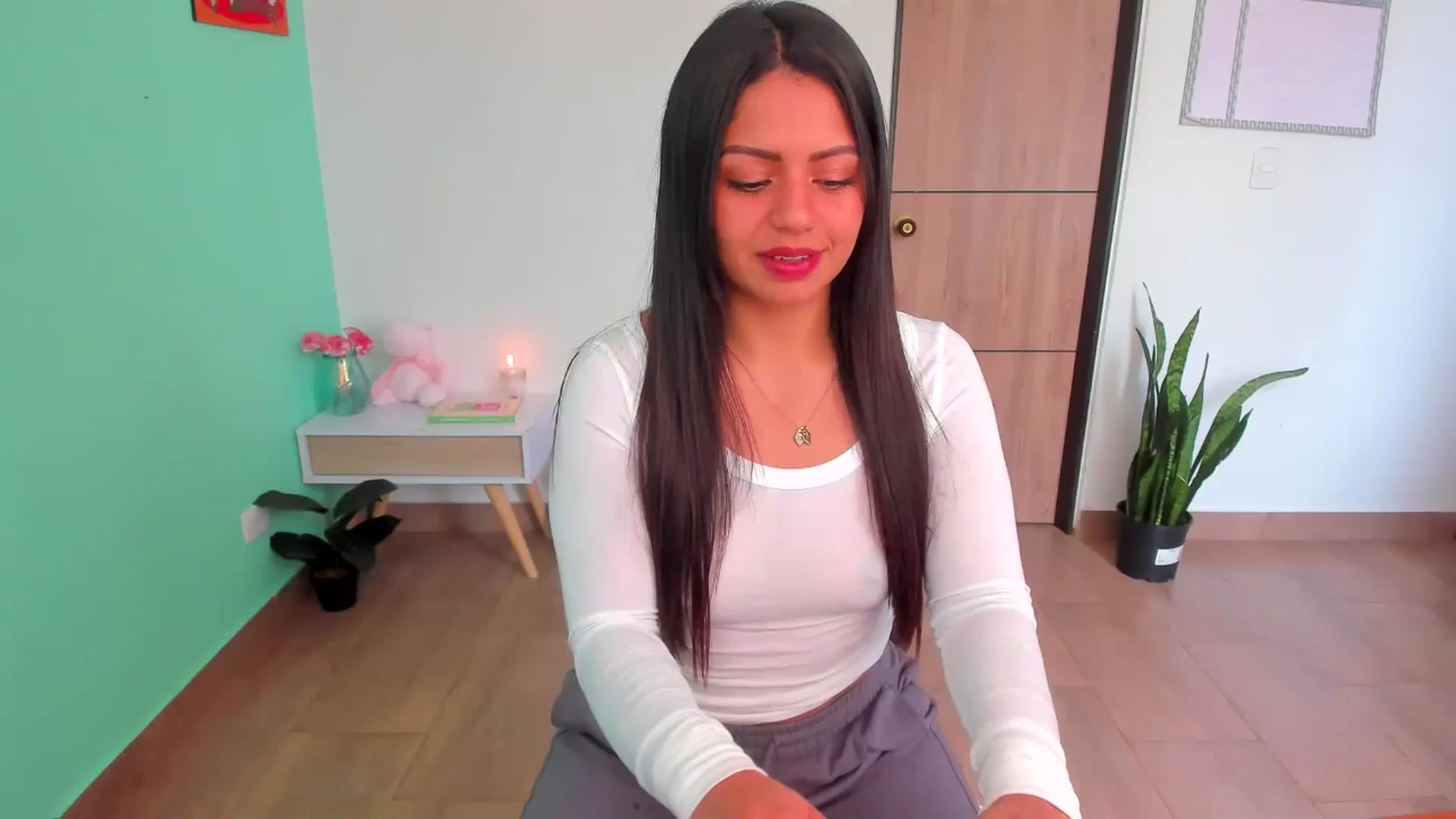 Gallery image thumbnail from SarishaLove's myfreecams stream on, 04/06/2025, 14:29 image 1 of 20