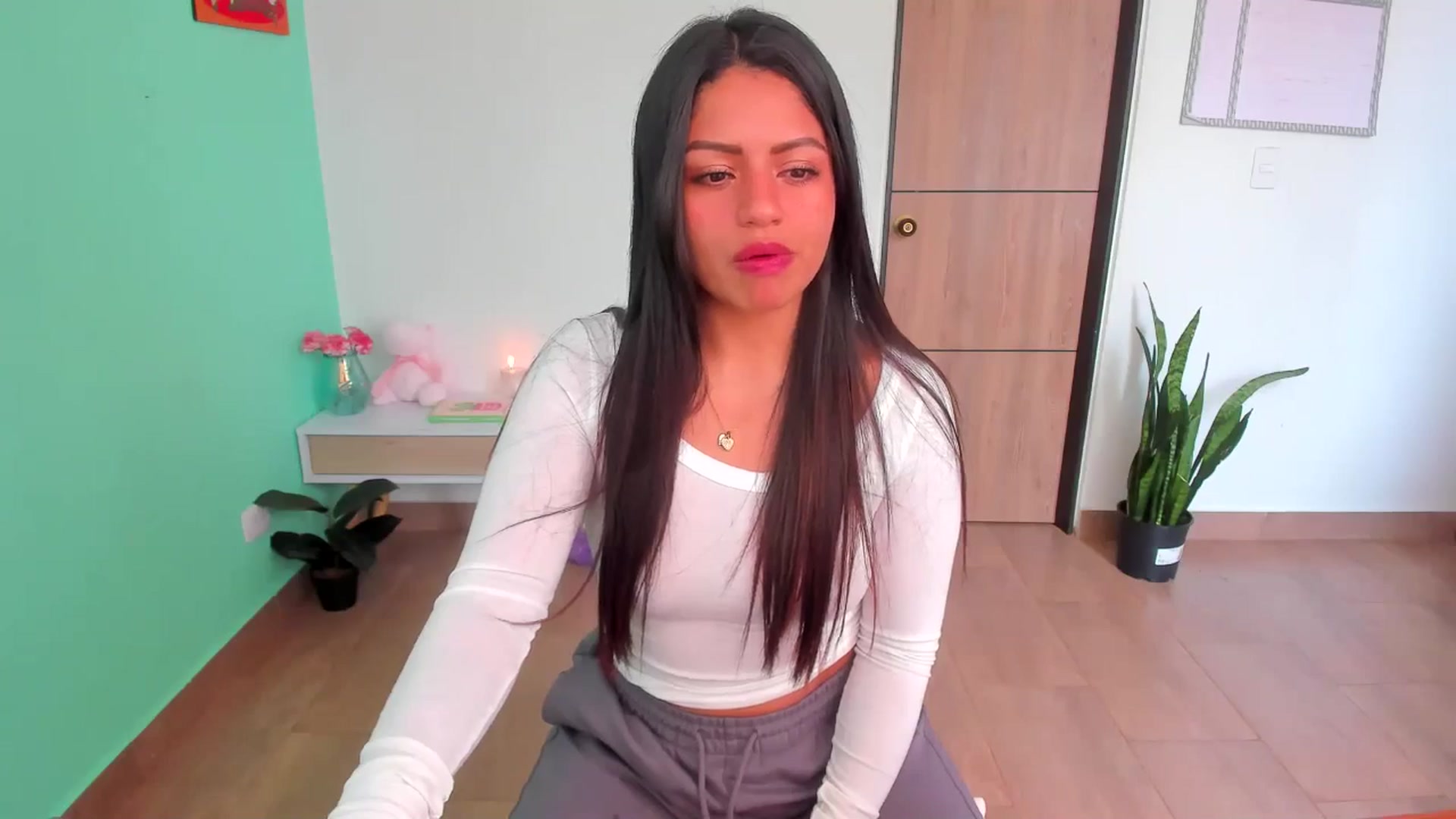 Gallery image thumbnail from SarishaLove's myfreecams stream on, 04/06/2025, 14:29 image 8 of 20