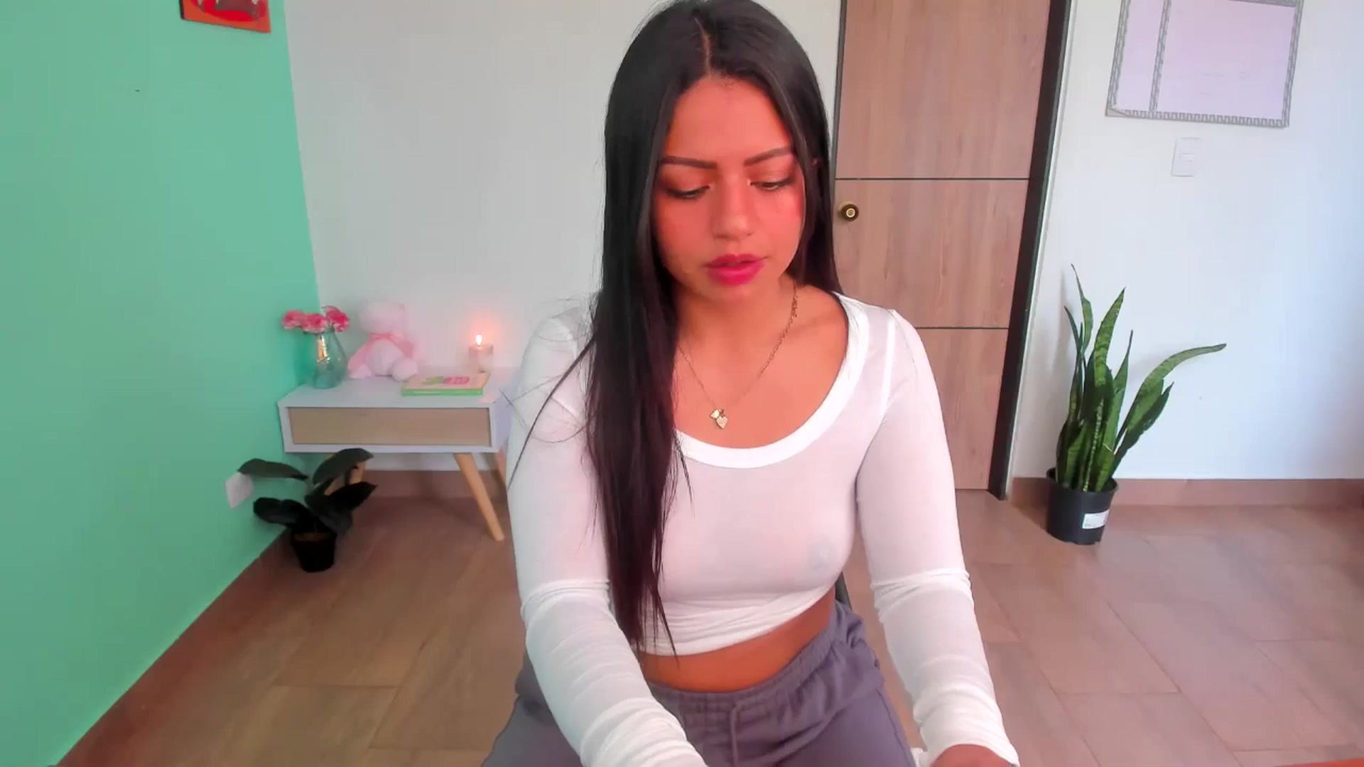 Gallery image thumbnail from SarishaLove's myfreecams stream on, 04/06/2025, 14:29 image 13 of 20