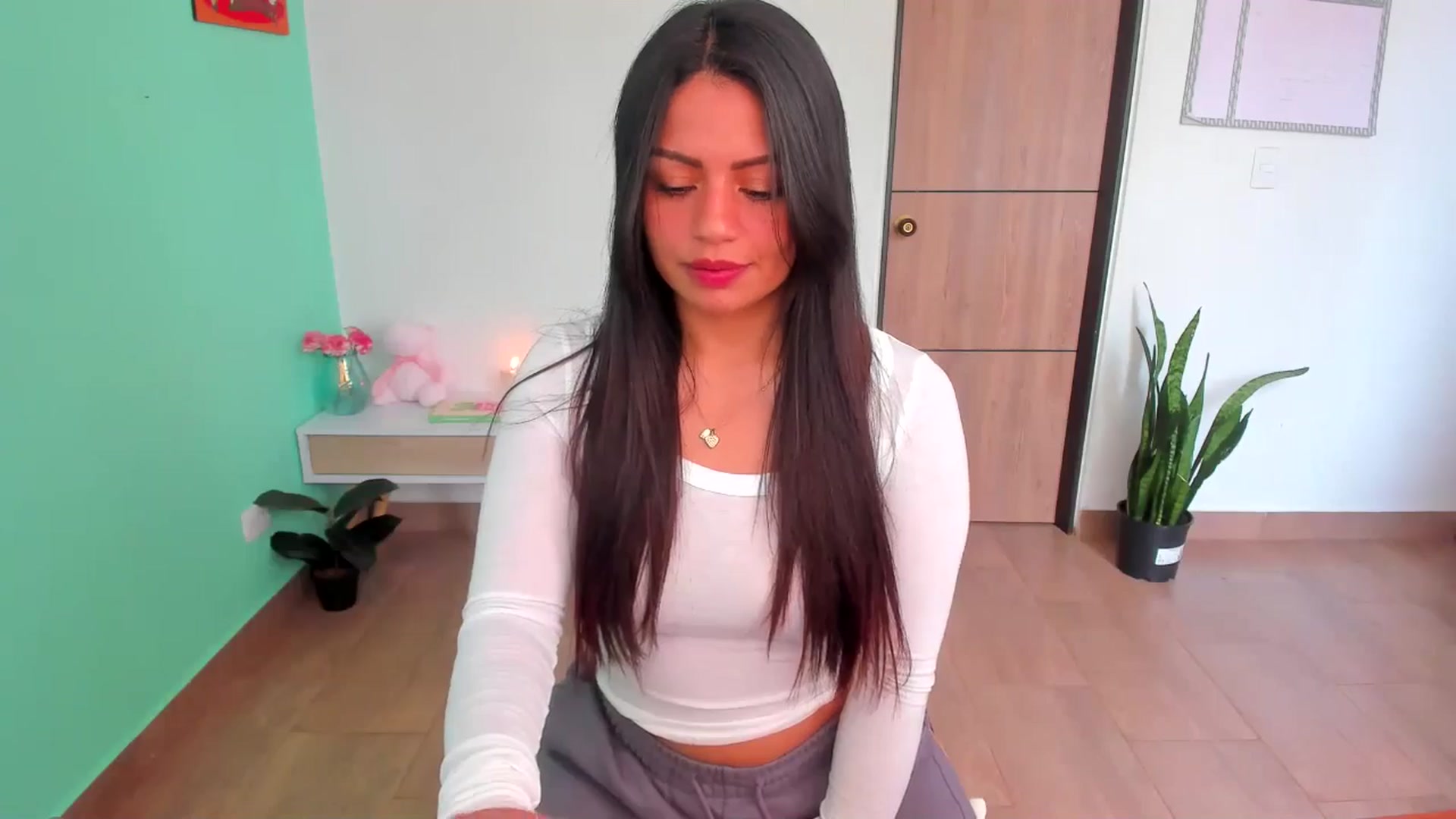 Gallery image thumbnail from SarishaLove's myfreecams stream on, 04/06/2025, 14:29 image 11 of 20