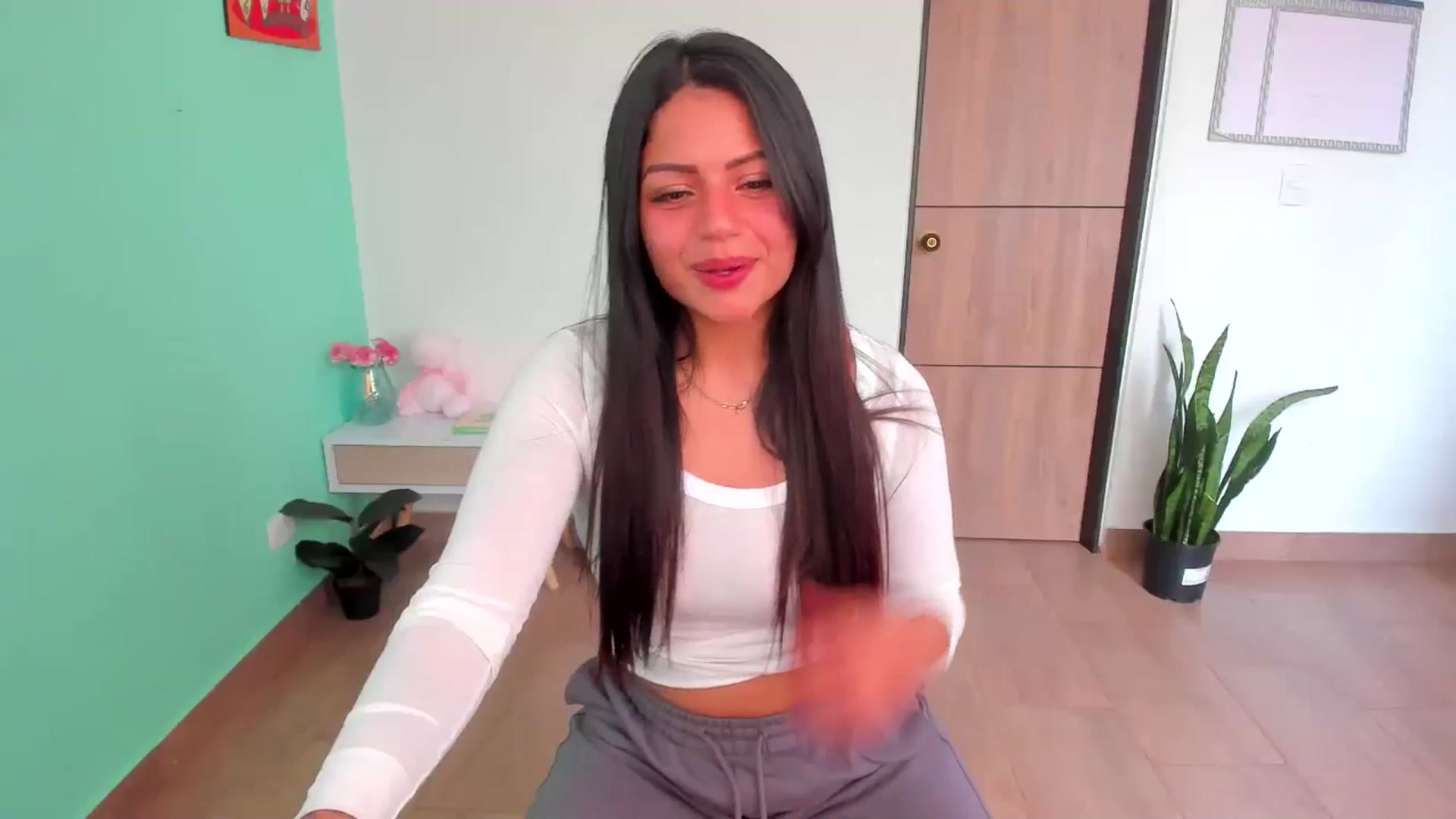 Gallery image thumbnail from SarishaLove's myfreecams stream on, 04/06/2025, 15:53 image 12 of 20