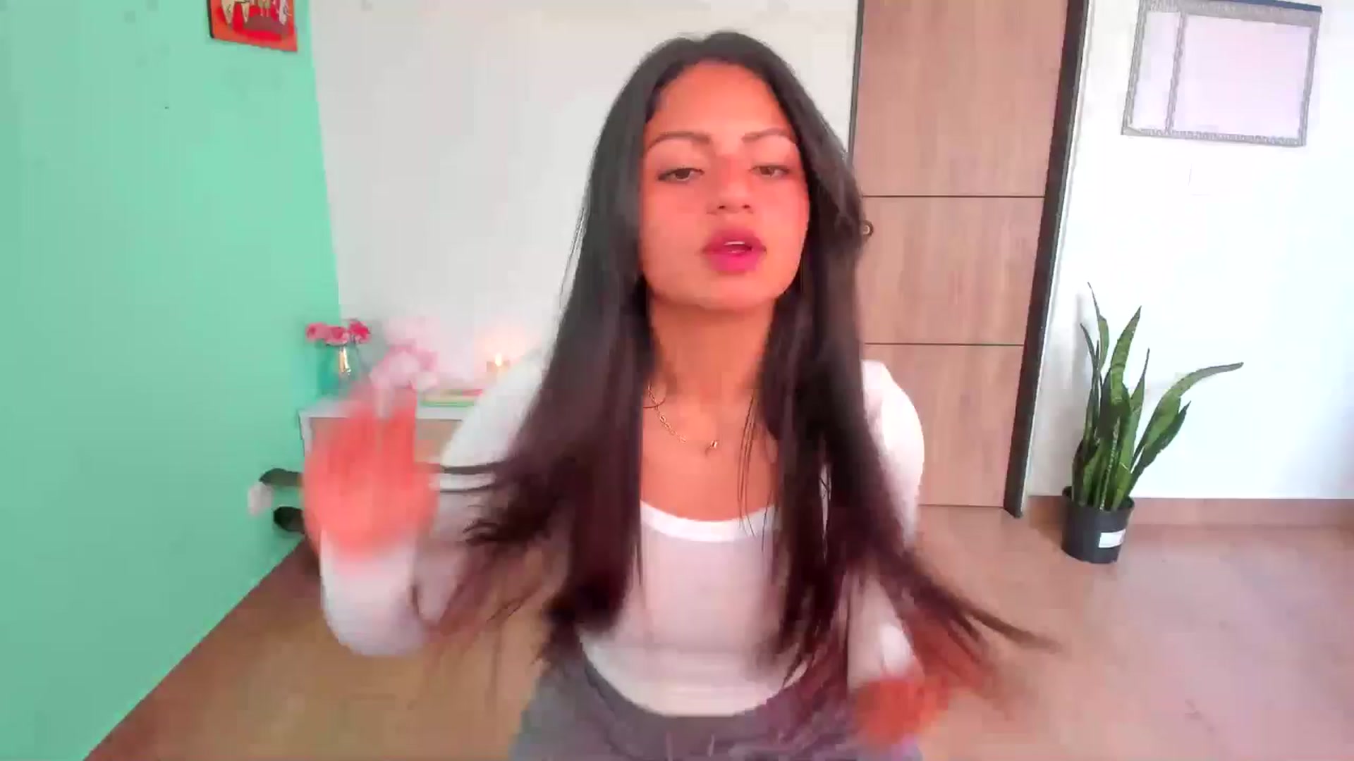 Gallery image thumbnail from SarishaLove's myfreecams stream on, 04/06/2025, 15:53 image 11 of 20