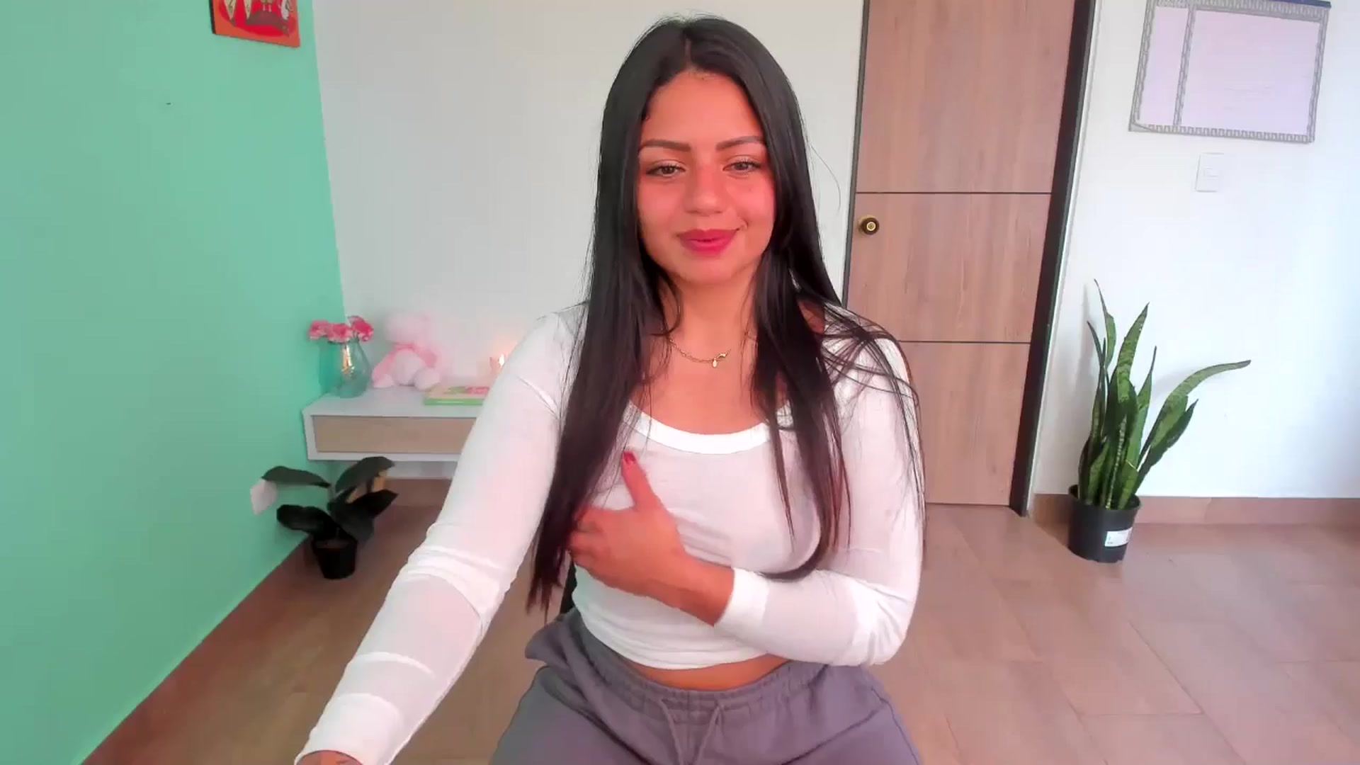 Gallery image thumbnail from SarishaLove's myfreecams stream on, 04/06/2025, 15:53 image 13 of 20