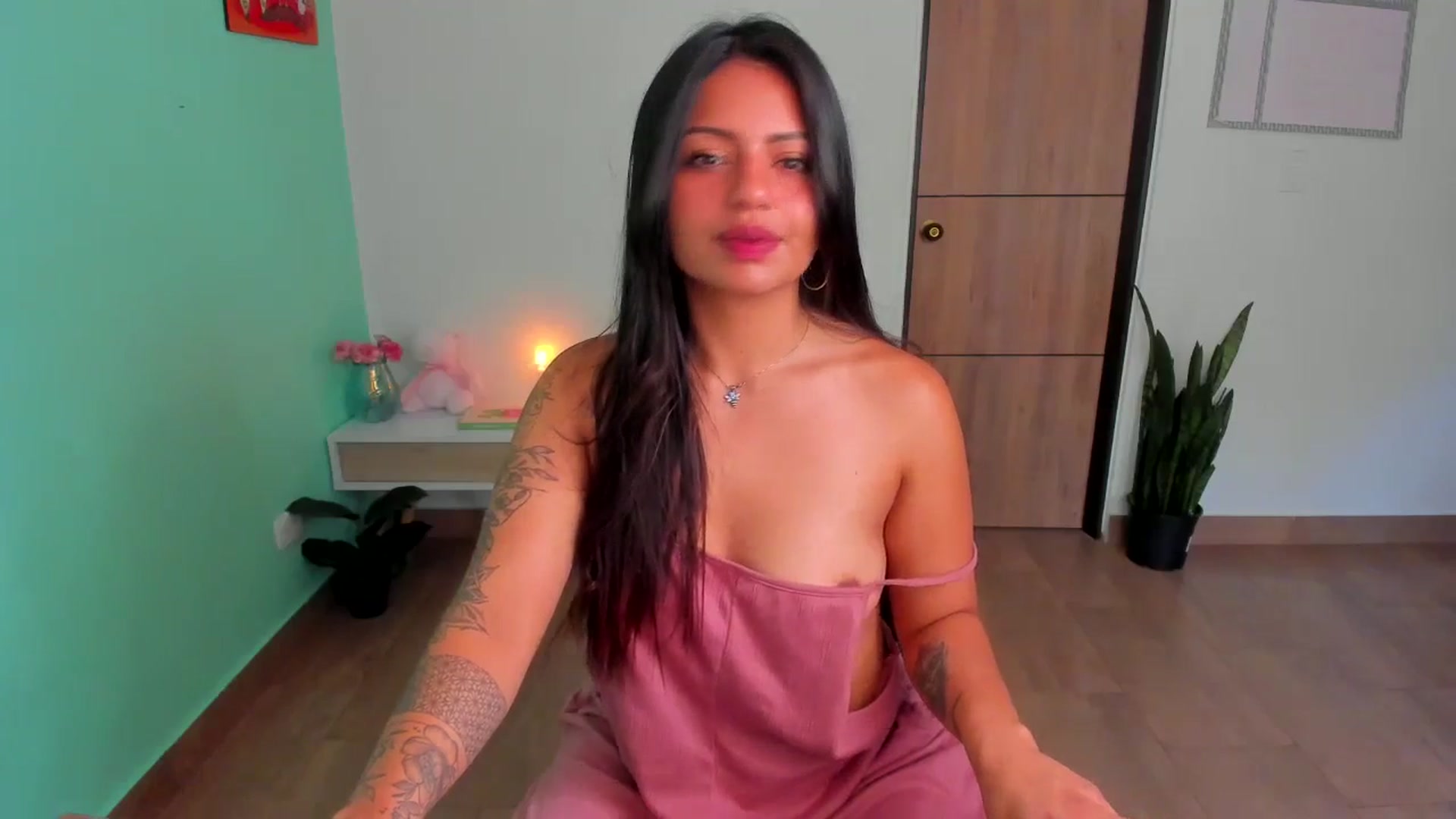 Gallery image thumbnail from SarishaLove's myfreecams stream on, 04/07/2025, 11:48 image 20 of 20
