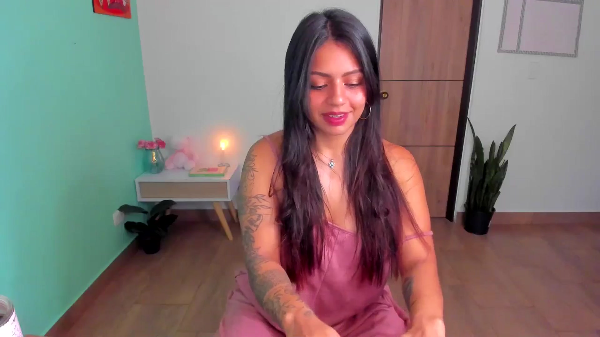 Gallery image thumbnail from SarishaLove's myfreecams stream on, 04/07/2025, 11:48 image 2 of 20
