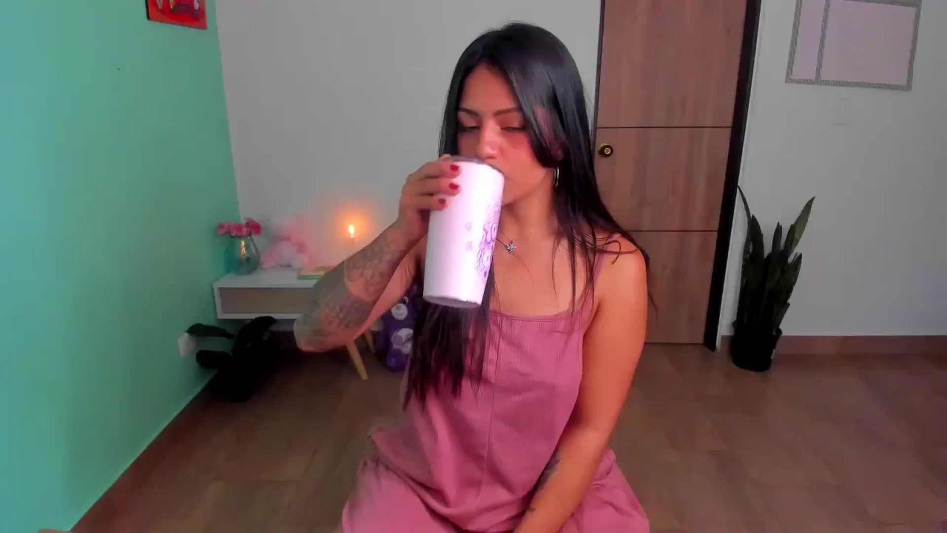 Gallery image thumbnail from SarishaLove's myfreecams stream on, 04/07/2025, 11:48 image 4 of 20