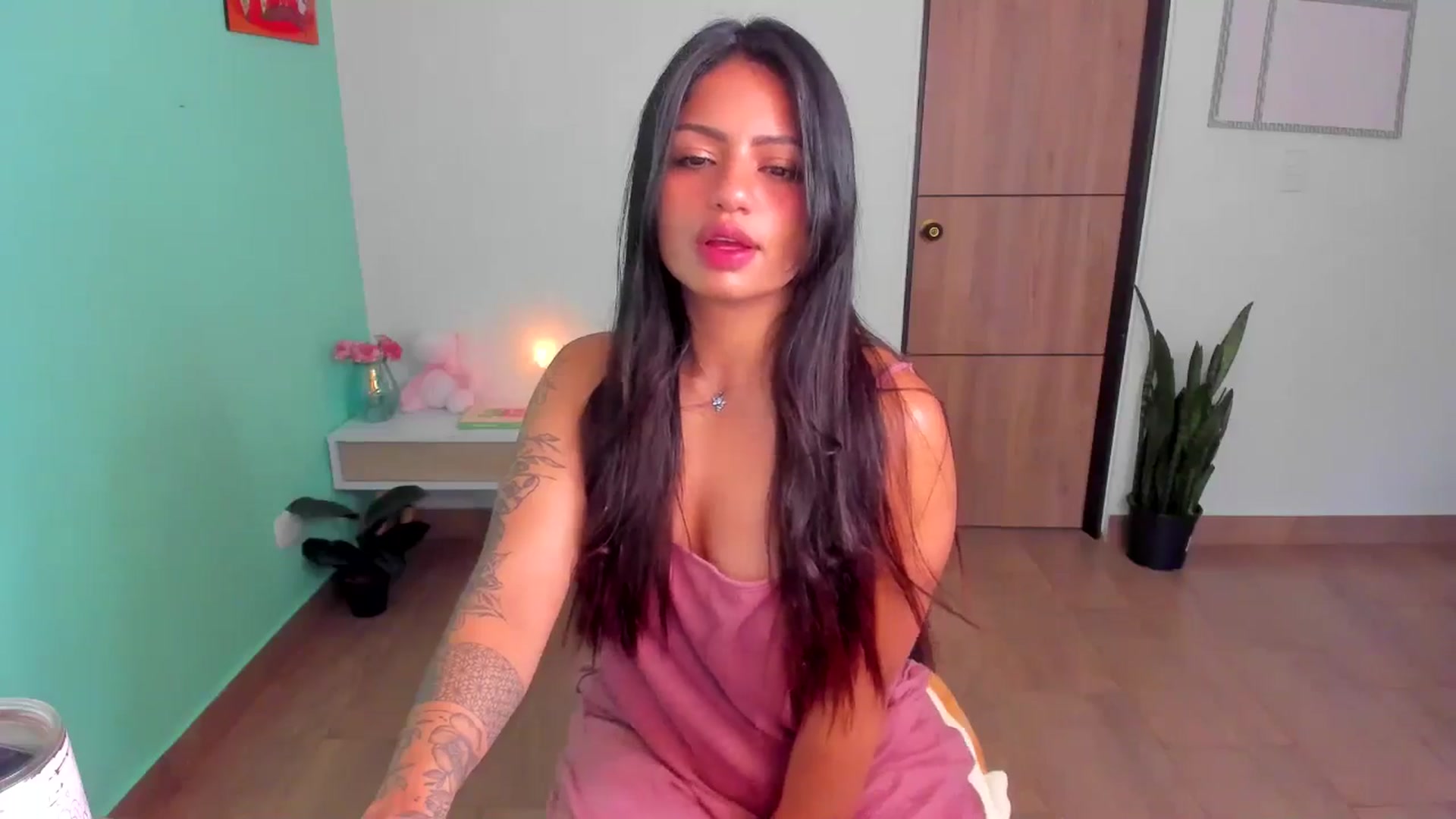 Gallery image thumbnail from SarishaLove's myfreecams stream on, 04/07/2025, 11:48 image 9 of 20