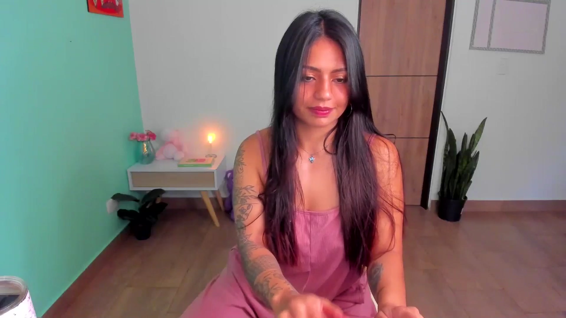 Gallery image thumbnail from SarishaLove's myfreecams stream on, 04/07/2025, 11:48 image 13 of 20