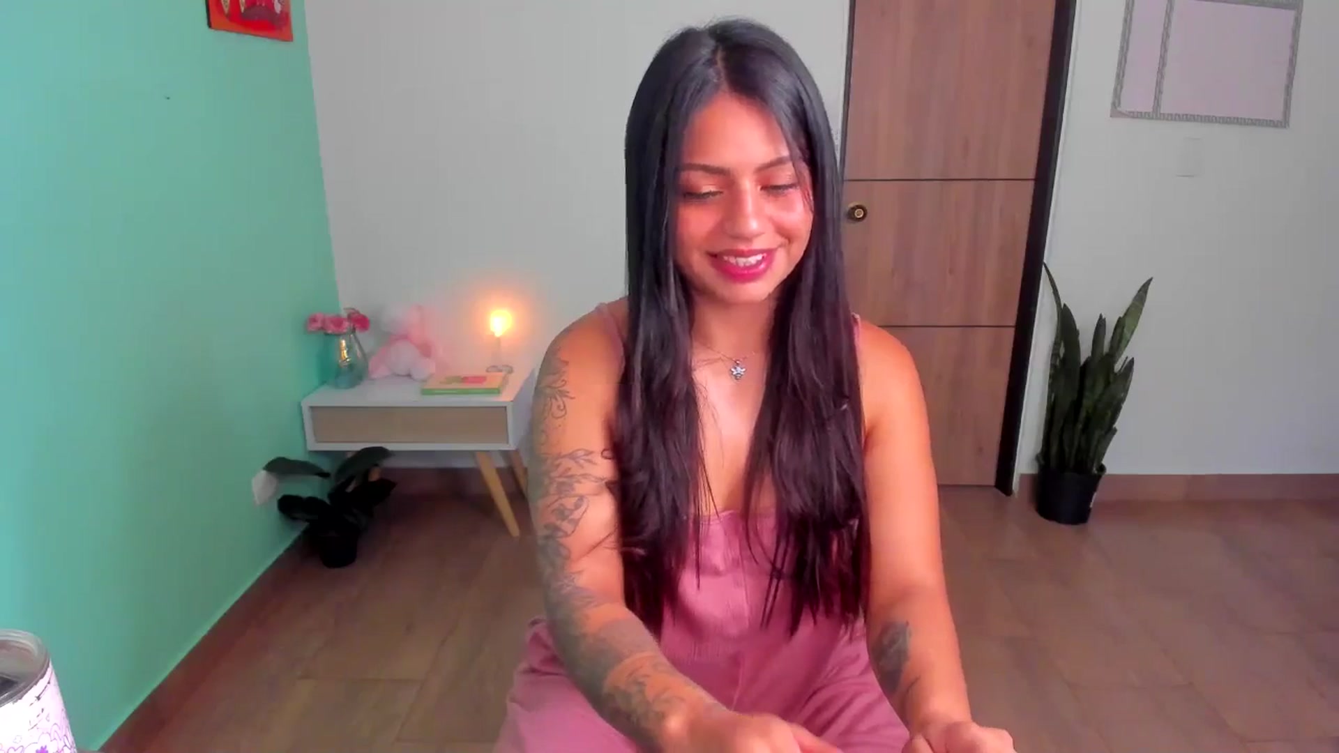 Gallery image thumbnail from SarishaLove's myfreecams stream on, 04/07/2025, 11:48 image 6 of 20