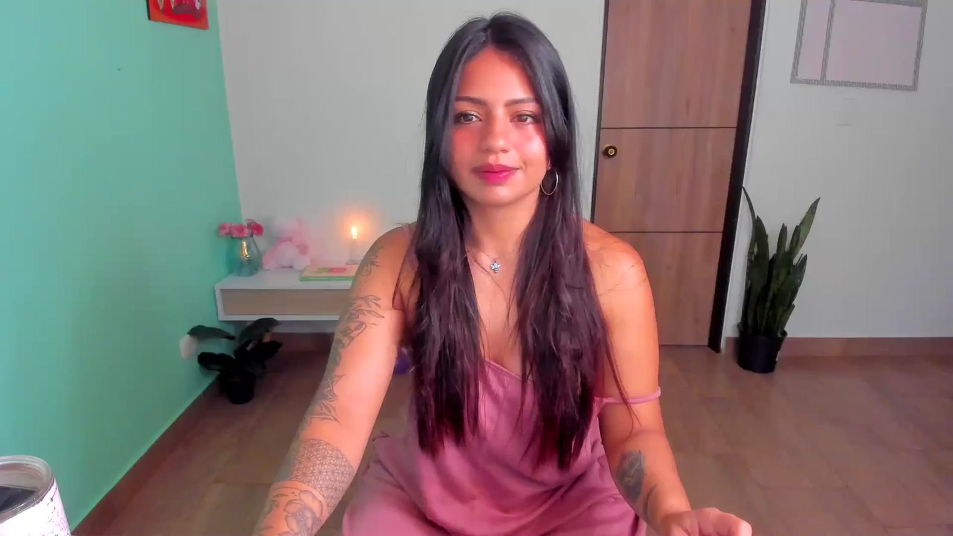 Gallery image thumbnail from SarishaLove's myfreecams stream on, 04/07/2025, 11:48 image 3 of 20