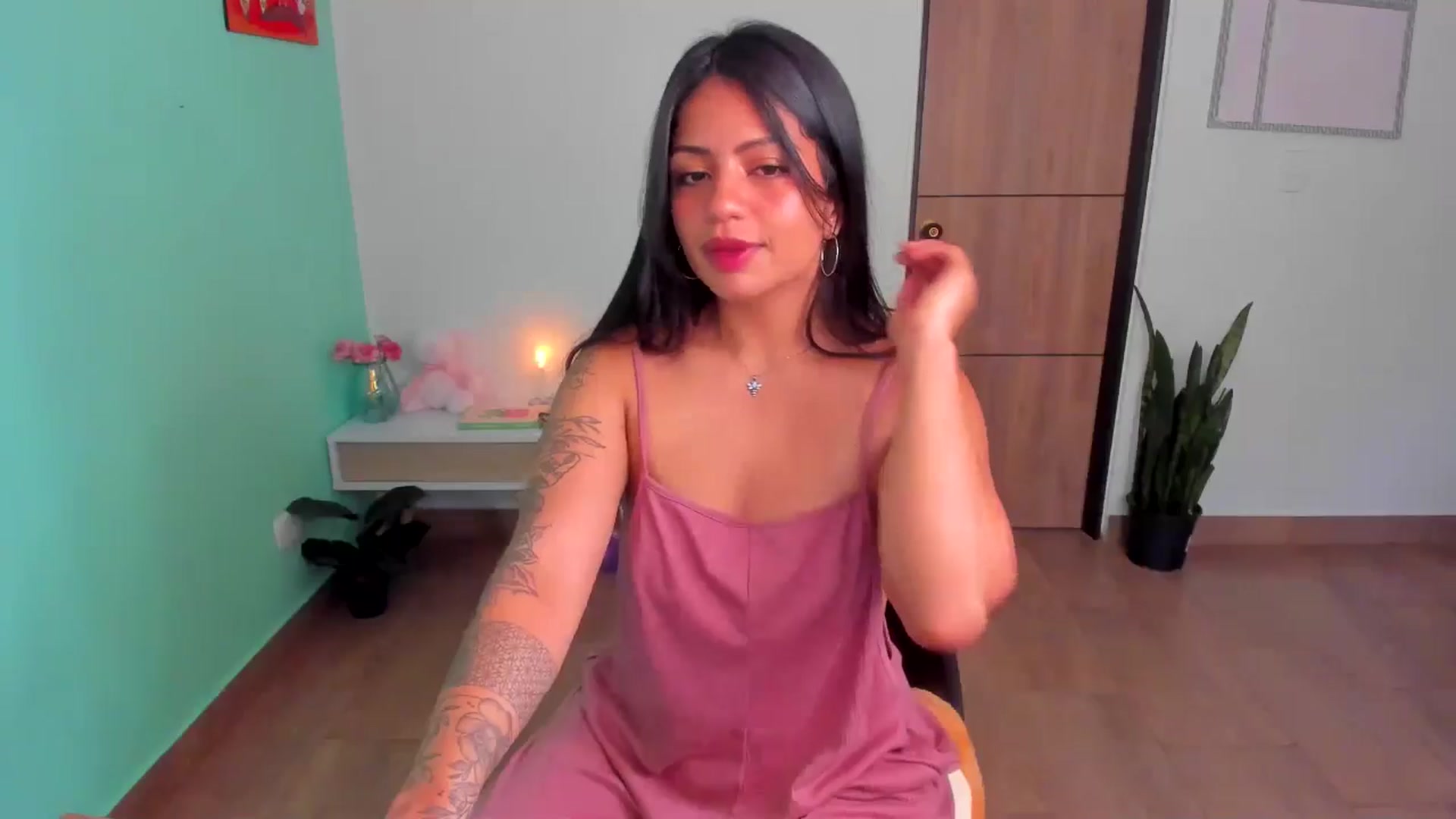 Gallery image thumbnail from SarishaLove's myfreecams stream on, 04/07/2025, 11:48 image 10 of 20