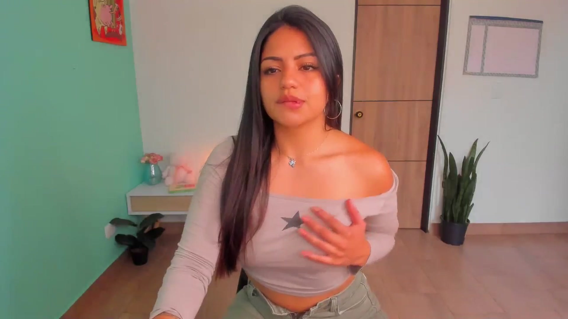 Gallery image thumbnail from SarishaLove's myfreecams stream on, 04/09/2025, 13:37 image 4 of 20