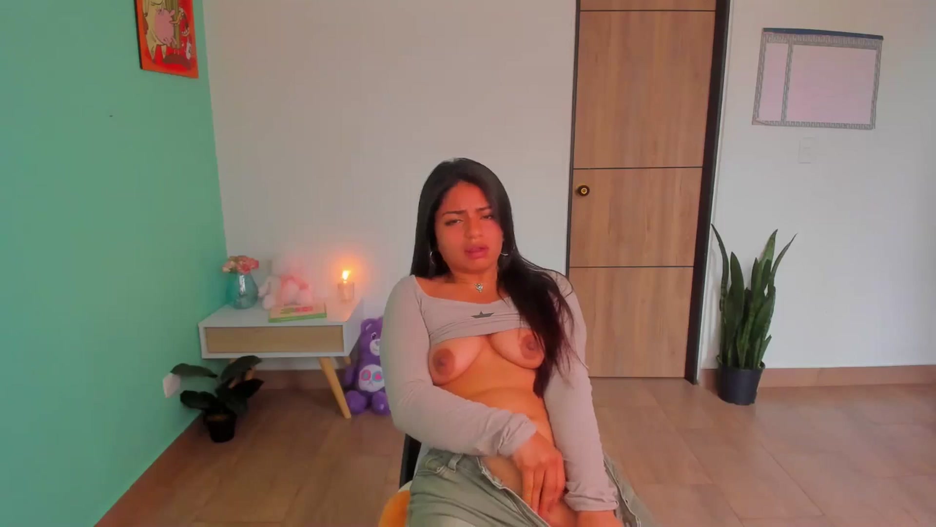 Gallery image thumbnail from SarishaLove's myfreecams stream on, 04/09/2025, 13:37 image 7 of 20