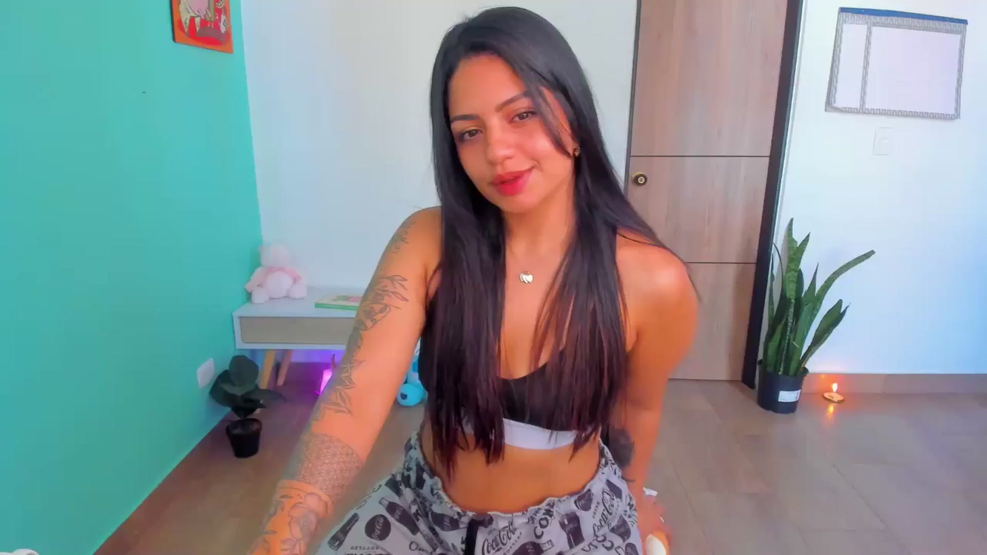 Gallery image thumbnail from SarishaLove's myfreecams stream on, 04/16/2025, 13:39 image 18 of 20