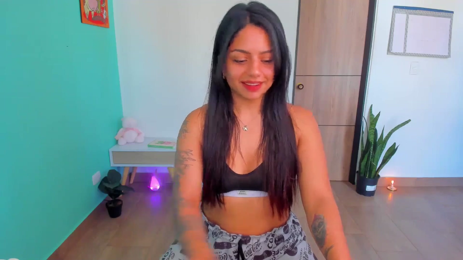Gallery image thumbnail from SarishaLove's myfreecams stream on, 04/16/2025, 13:39 image 13 of 20