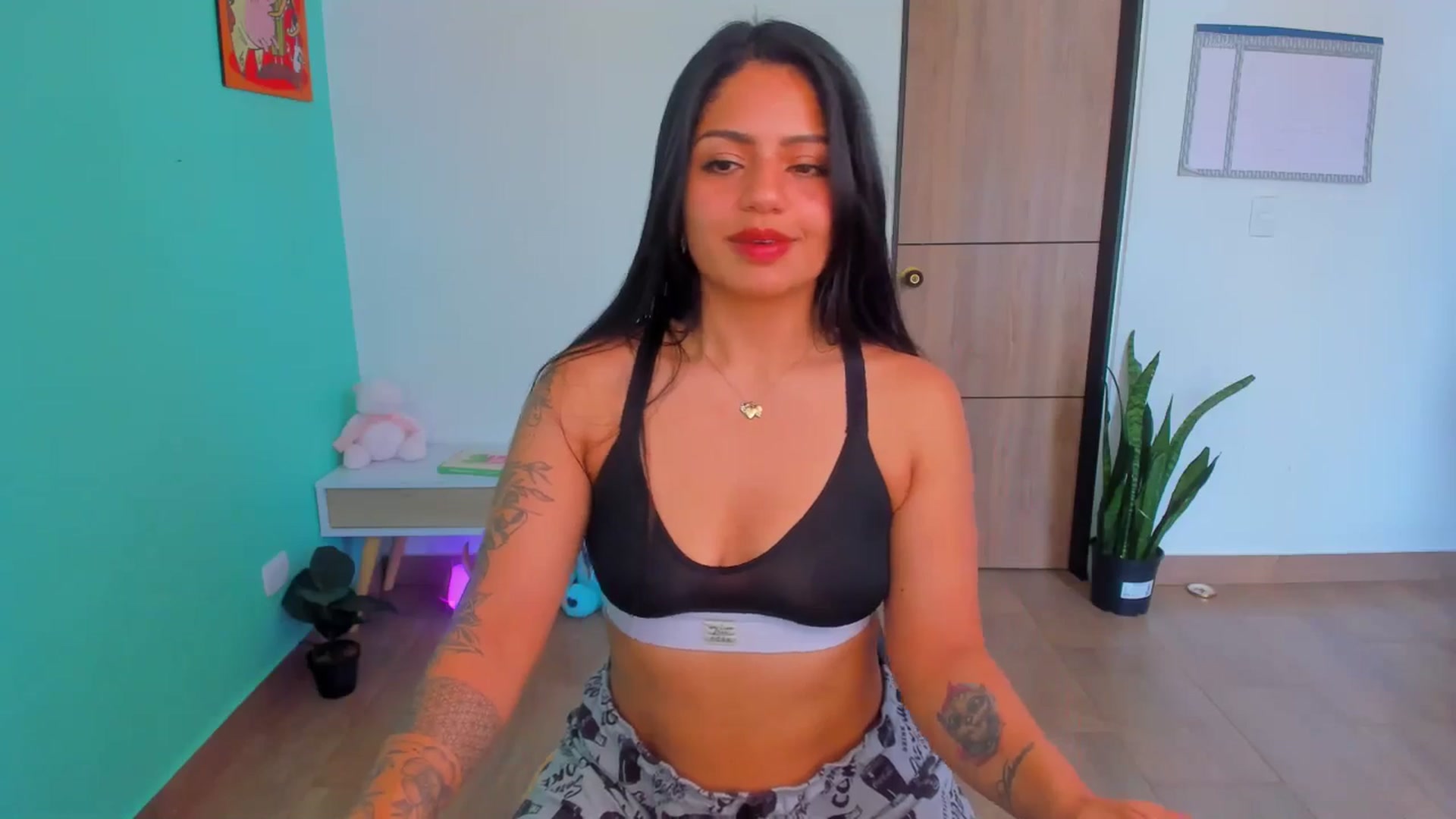 Gallery image thumbnail from SarishaLove's myfreecams stream on, 04/16/2025, 15:30 image 11 of 20