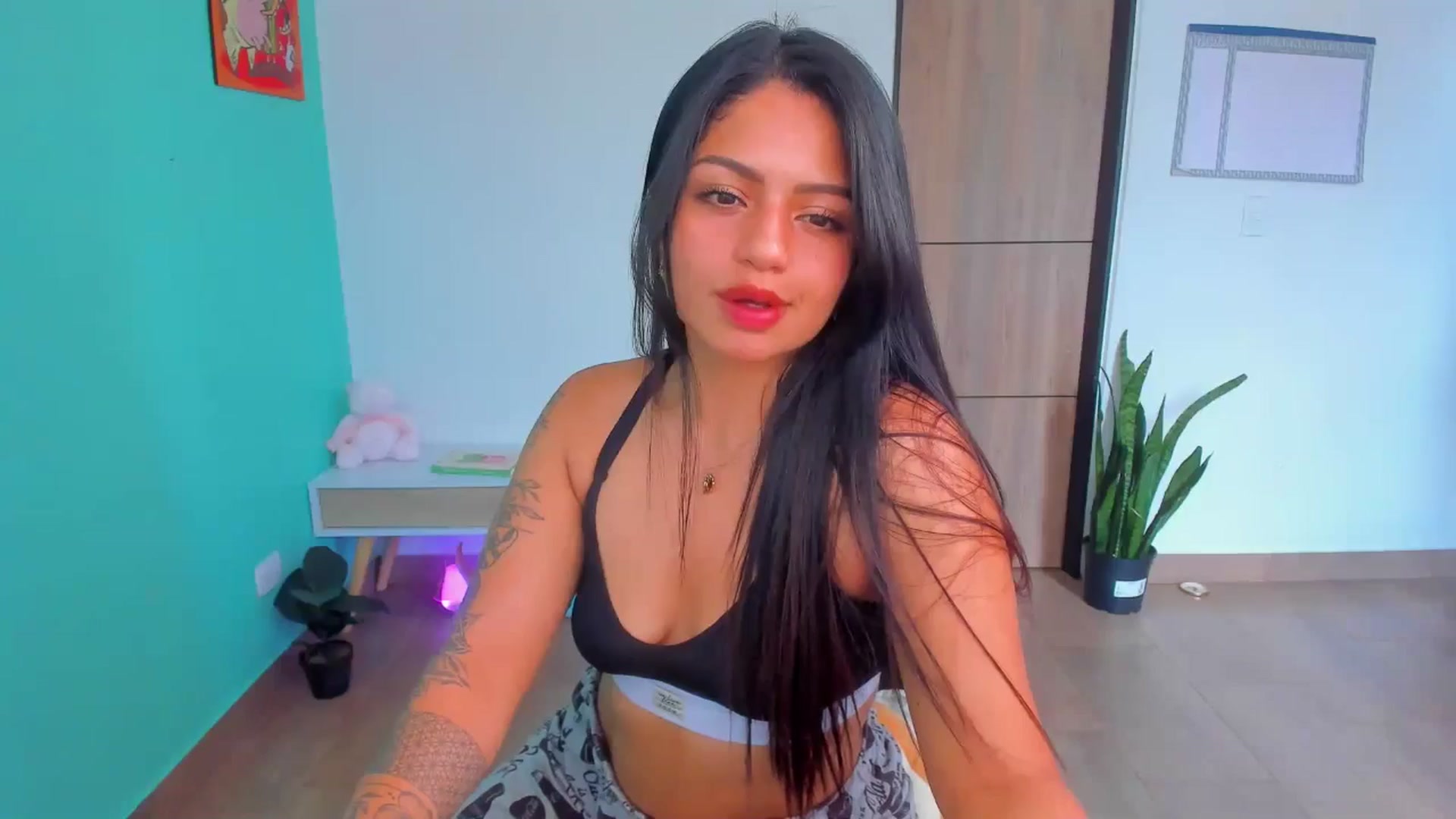 Gallery image thumbnail from SarishaLove's myfreecams stream on, 04/16/2025, 15:30 image 14 of 20