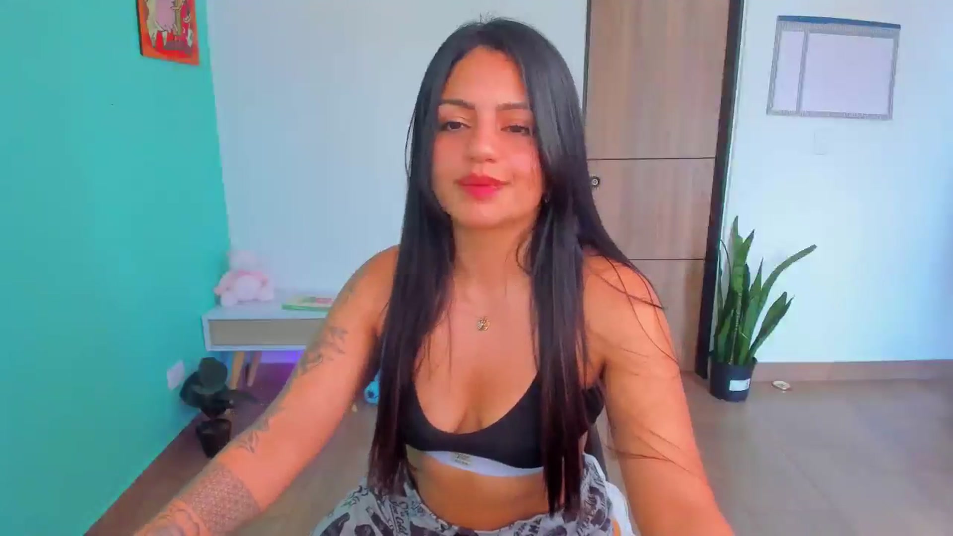 Gallery image thumbnail from SarishaLove's myfreecams stream on, 04/16/2025, 15:30 image 16 of 20