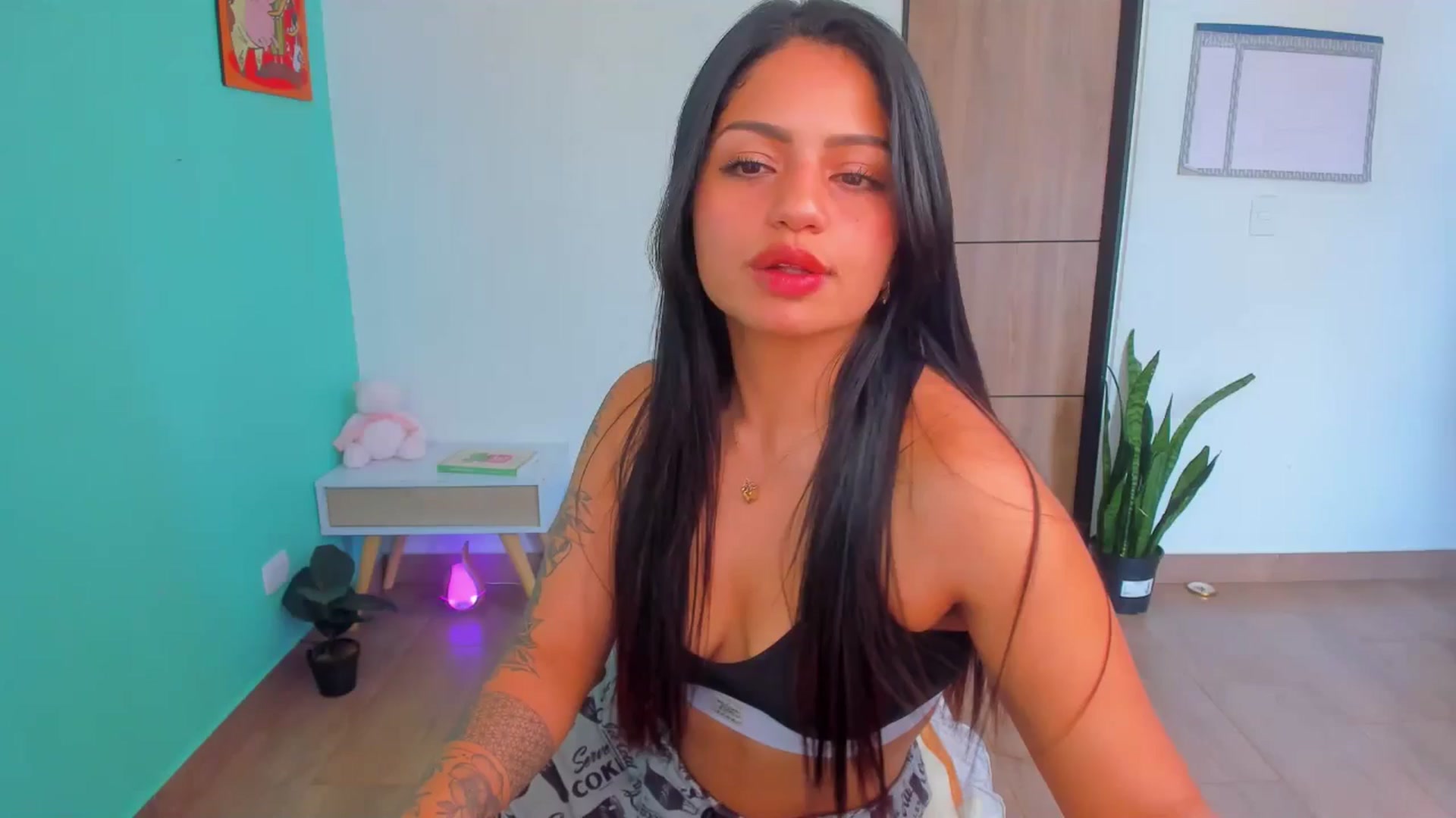 Gallery image thumbnail from SarishaLove's myfreecams stream on, 04/16/2025, 15:30 image 13 of 20