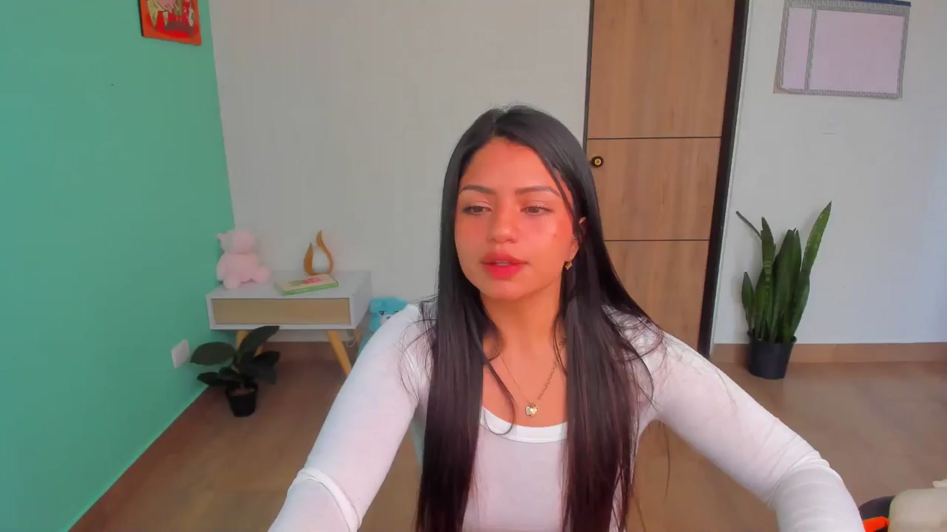 Gallery image thumbnail from SarishaLove's myfreecams stream on, 04/20/2025, 15:10 image 20 of 20