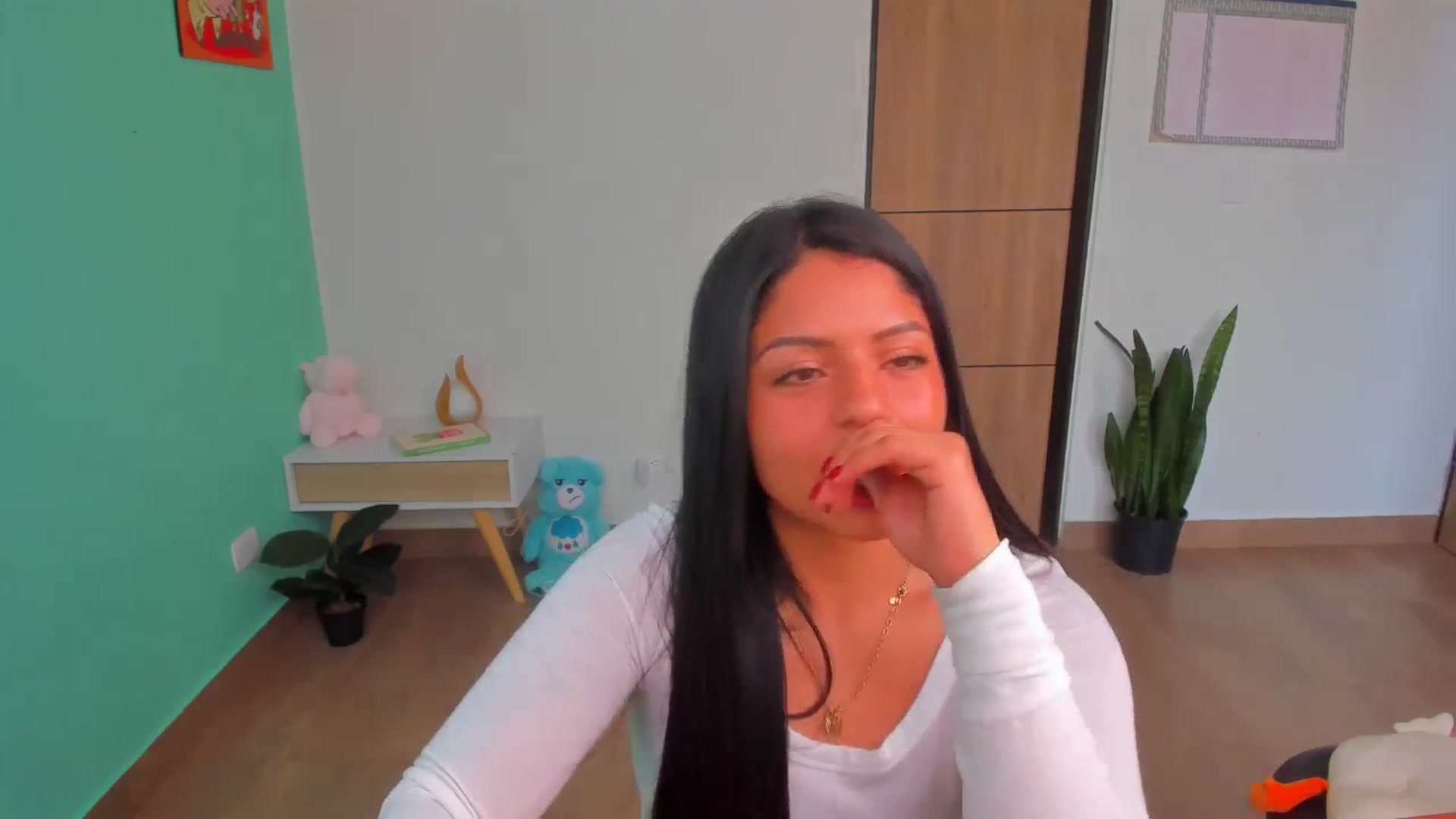 Gallery image thumbnail from SarishaLove's myfreecams stream on, 04/20/2025, 15:10 image 19 of 20
