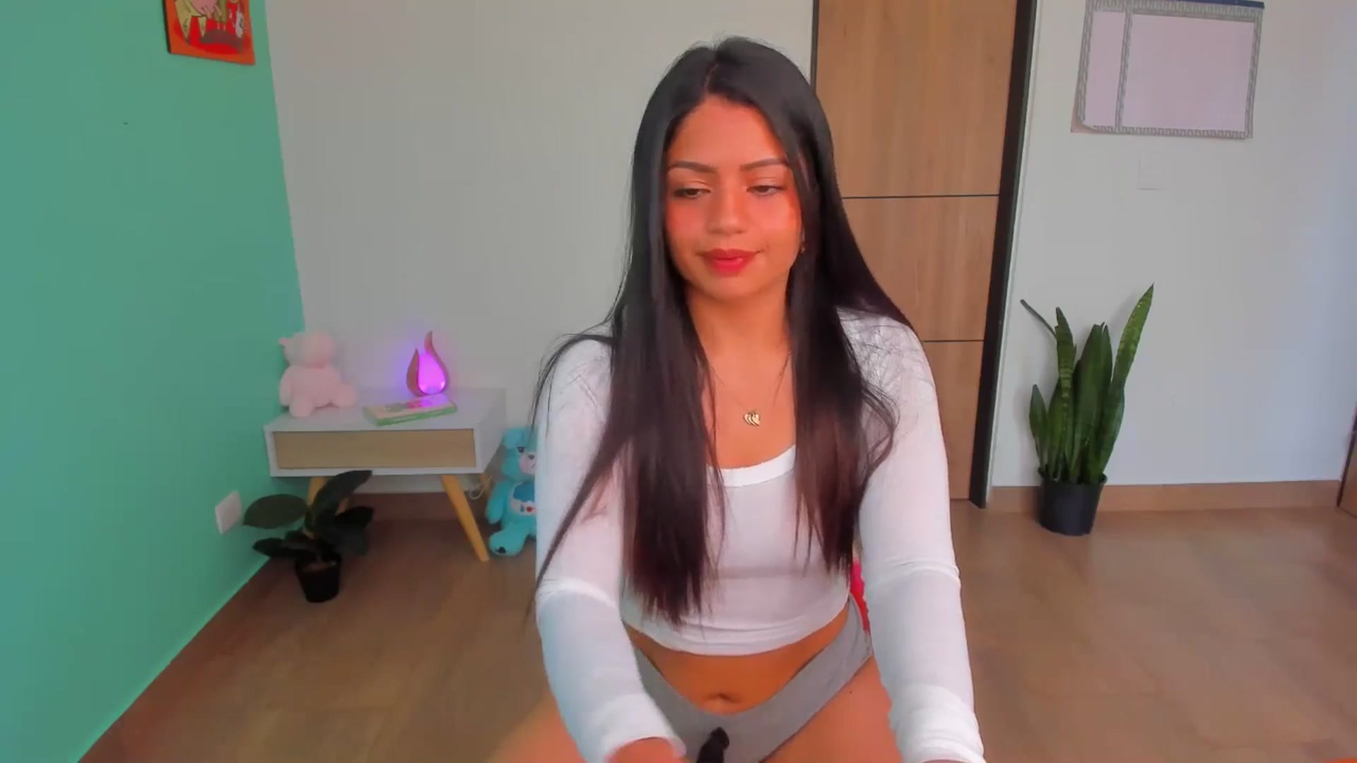 Gallery image thumbnail from SarishaLove's myfreecams stream on, 04/20/2025, 15:10 image 13 of 20