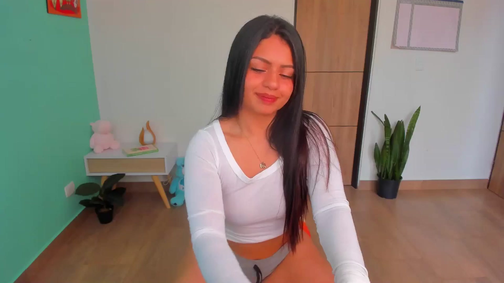 Gallery image thumbnail from SarishaLove's myfreecams stream on, 04/20/2025, 16:26 image 19 of 20
