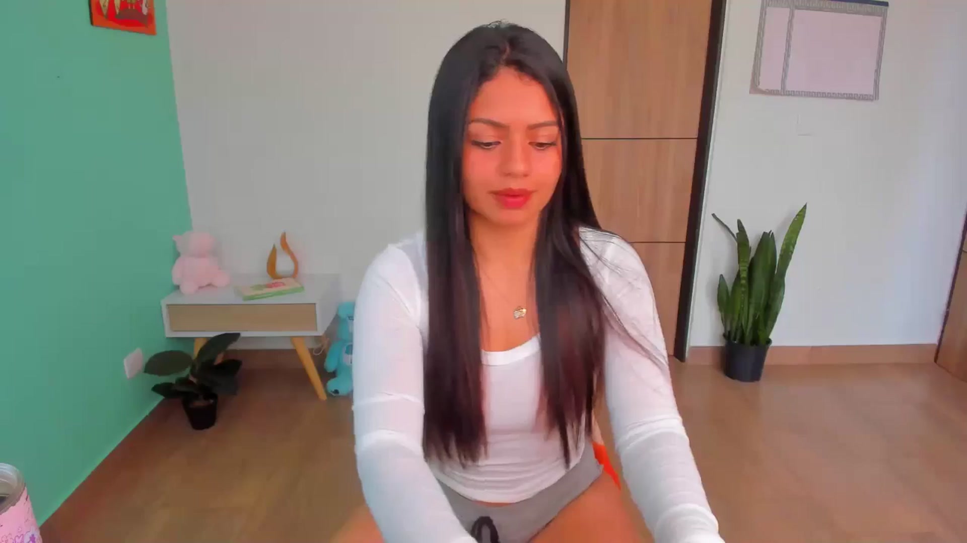 Gallery image thumbnail from SarishaLove's myfreecams stream on, 04/20/2025, 16:26 image 3 of 20