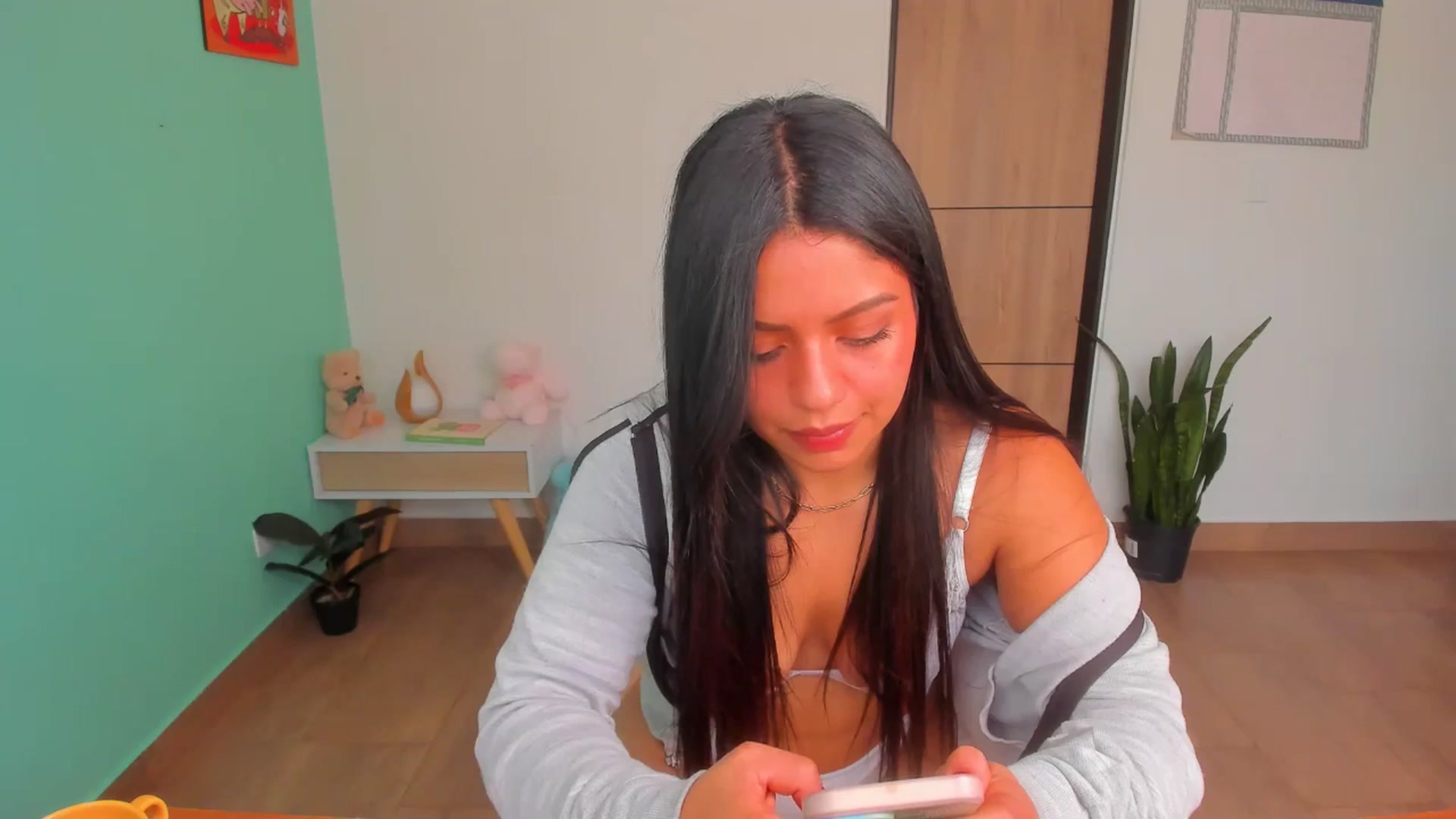Gallery image thumbnail from SarishaLove's myfreecams stream on, 05/02/2025, 14:13 image 13 of 20