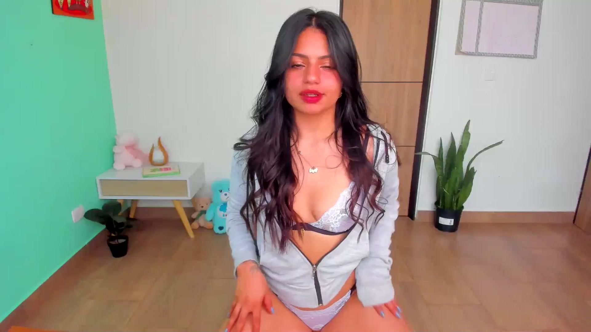 Gallery image thumbnail from SarishaLove's myfreecams stream on, 05/14/2025, 14:33 image 1 of 20