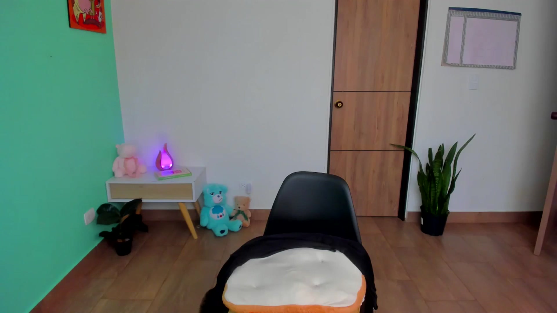 Gallery image thumbnail from SarishaLove's myfreecams stream on, 05/16/2025, 14:36 image 14 of 20