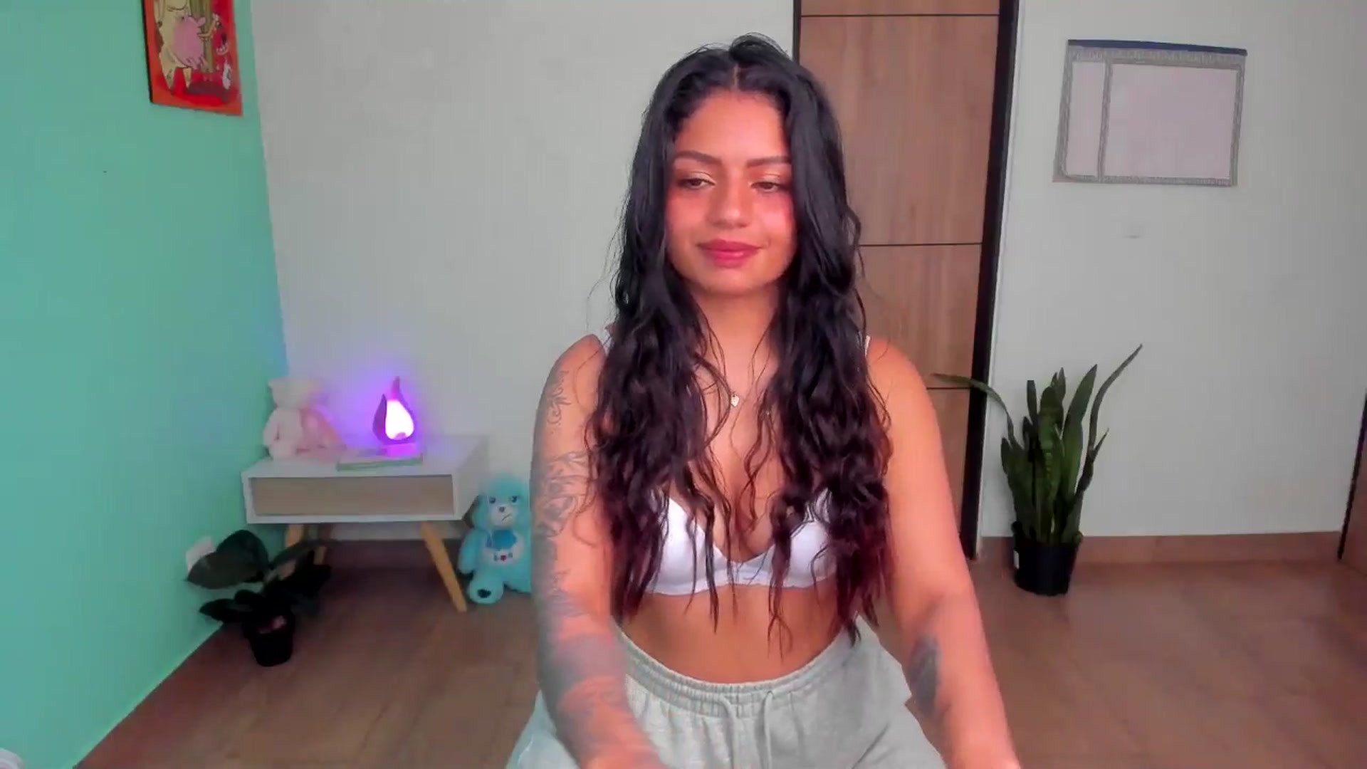 Gallery image thumbnail from SarishaLove's myfreecams stream on, 05/19/2025, 12:58 image 20 of 20