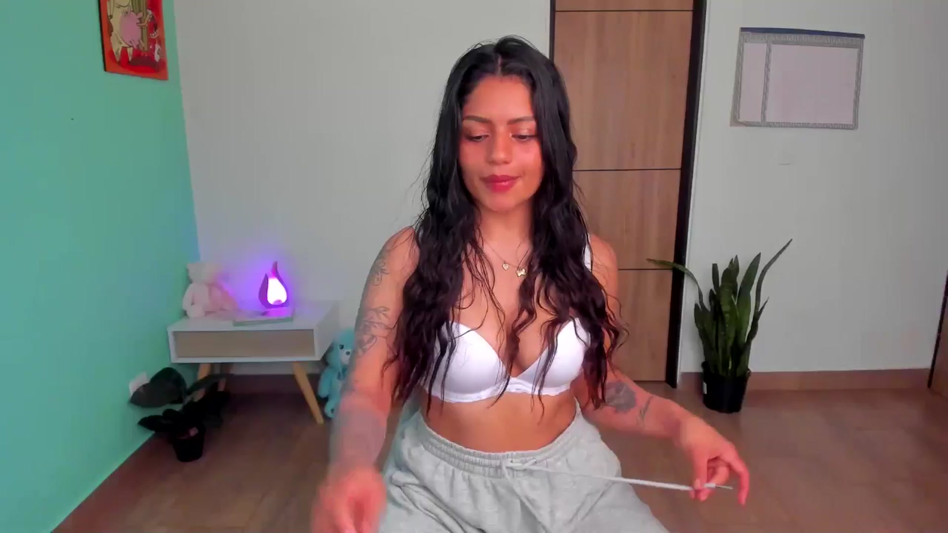 Gallery image thumbnail from SarishaLove's myfreecams stream on, 05/19/2025, 13:49 image 1 of 20