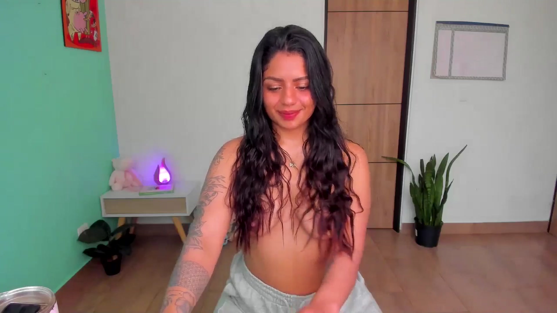 Gallery image thumbnail from SarishaLove's myfreecams stream on, 05/19/2025, 13:49 image 20 of 20