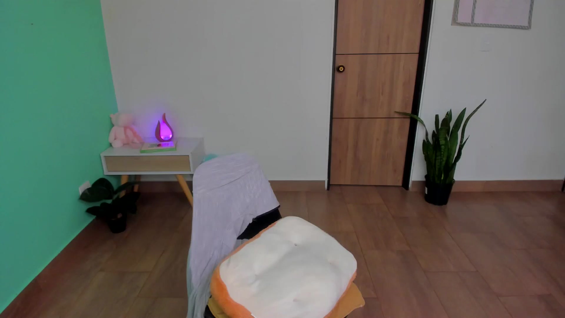 Gallery image thumbnail from SarishaLove's myfreecams stream on, 05/19/2025, 14:38 image 3 of 20