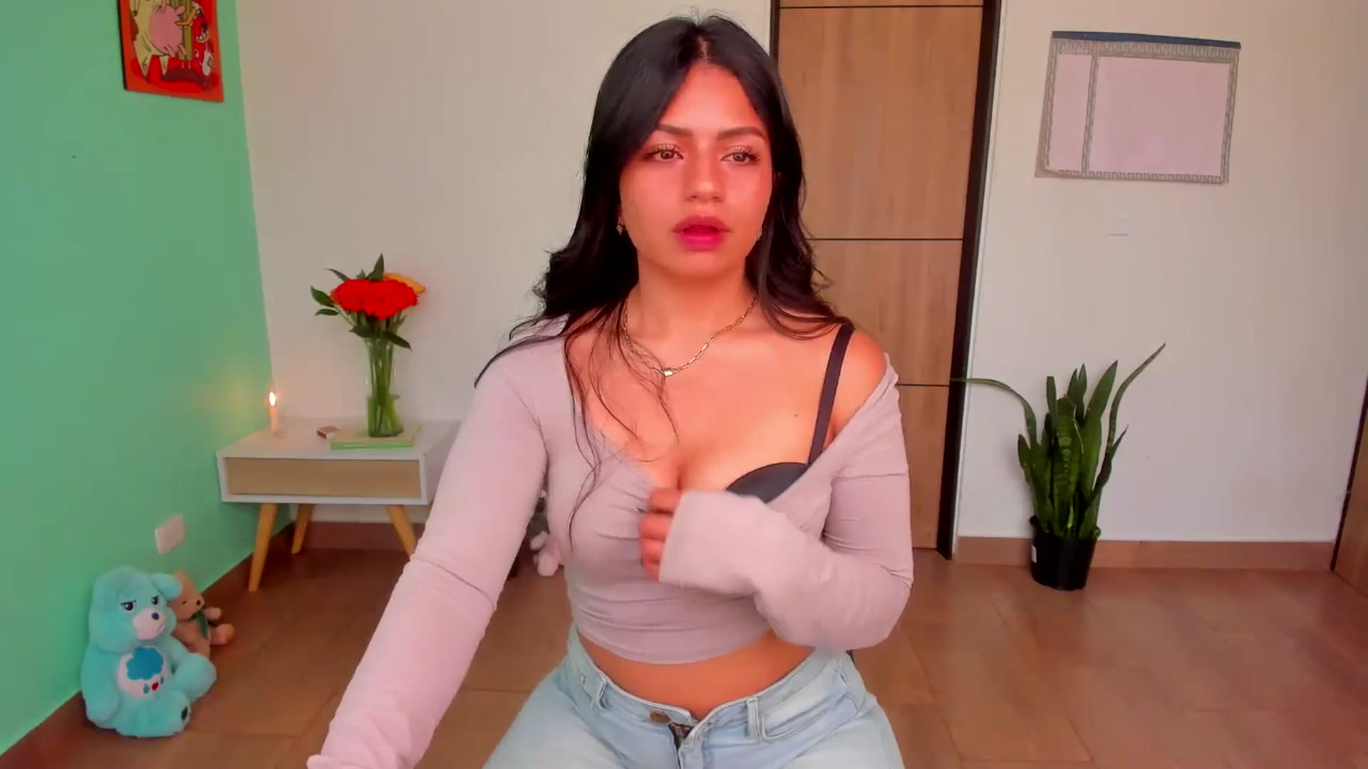 Gallery image thumbnail from SarishaLove's myfreecams stream on, 05/25/2025, 16:08 image 2 of 20