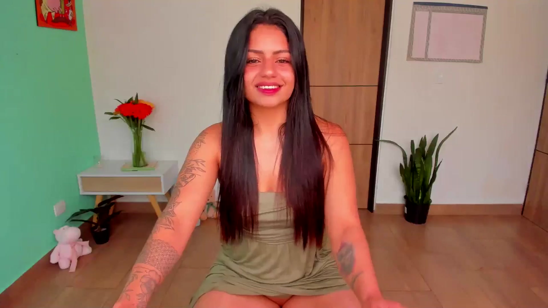 Gallery image thumbnail from SarishaLove's myfreecams stream on, 05/27/2025, 16:25 image 6 of 20