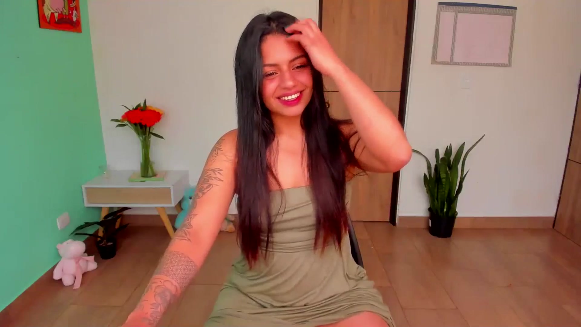 Gallery image thumbnail from SarishaLove's myfreecams stream on, 05/27/2025, 16:25 image 3 of 20