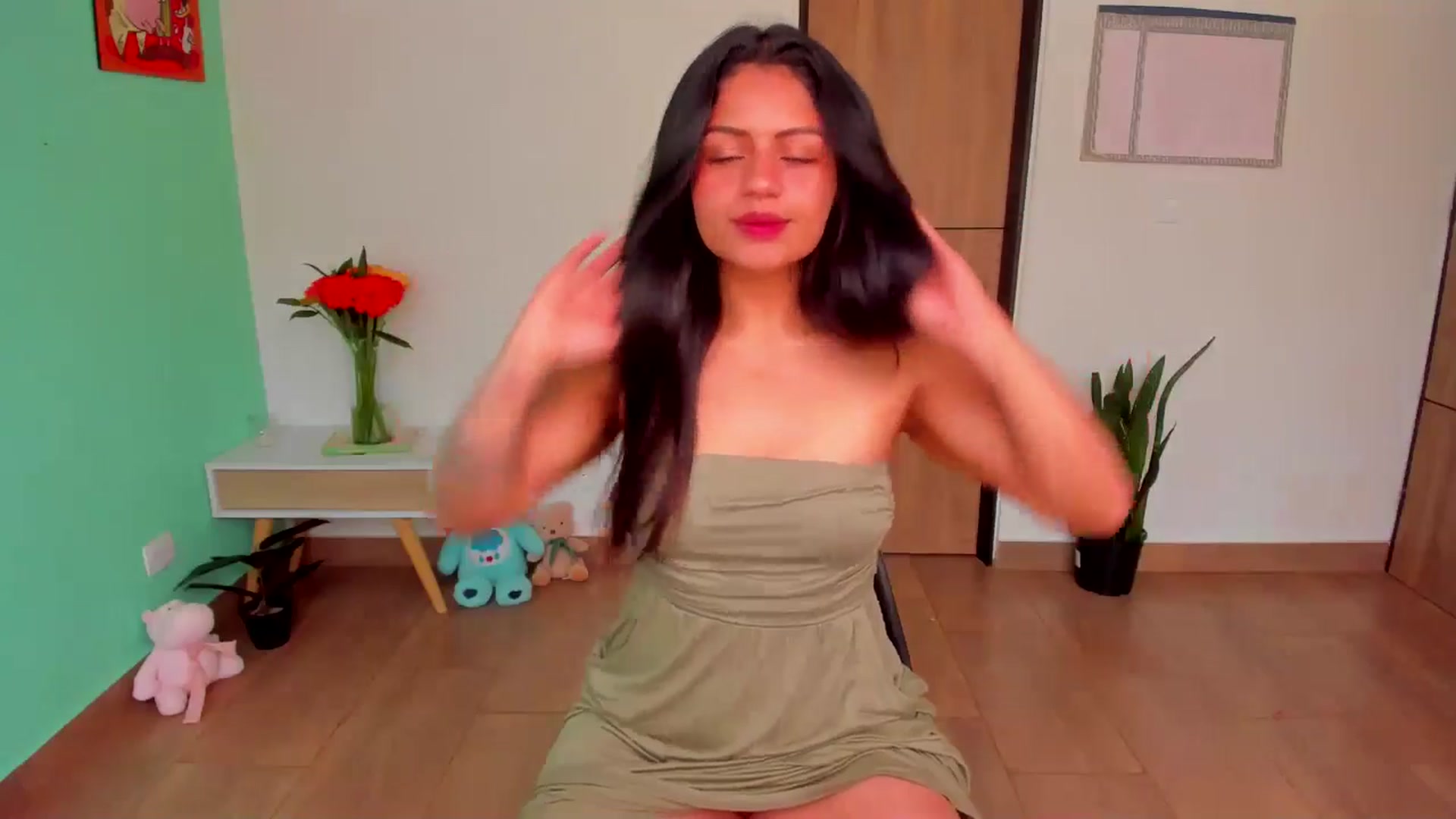 Gallery image thumbnail from SarishaLove's myfreecams stream on, 05/27/2025, 16:25 image 9 of 20