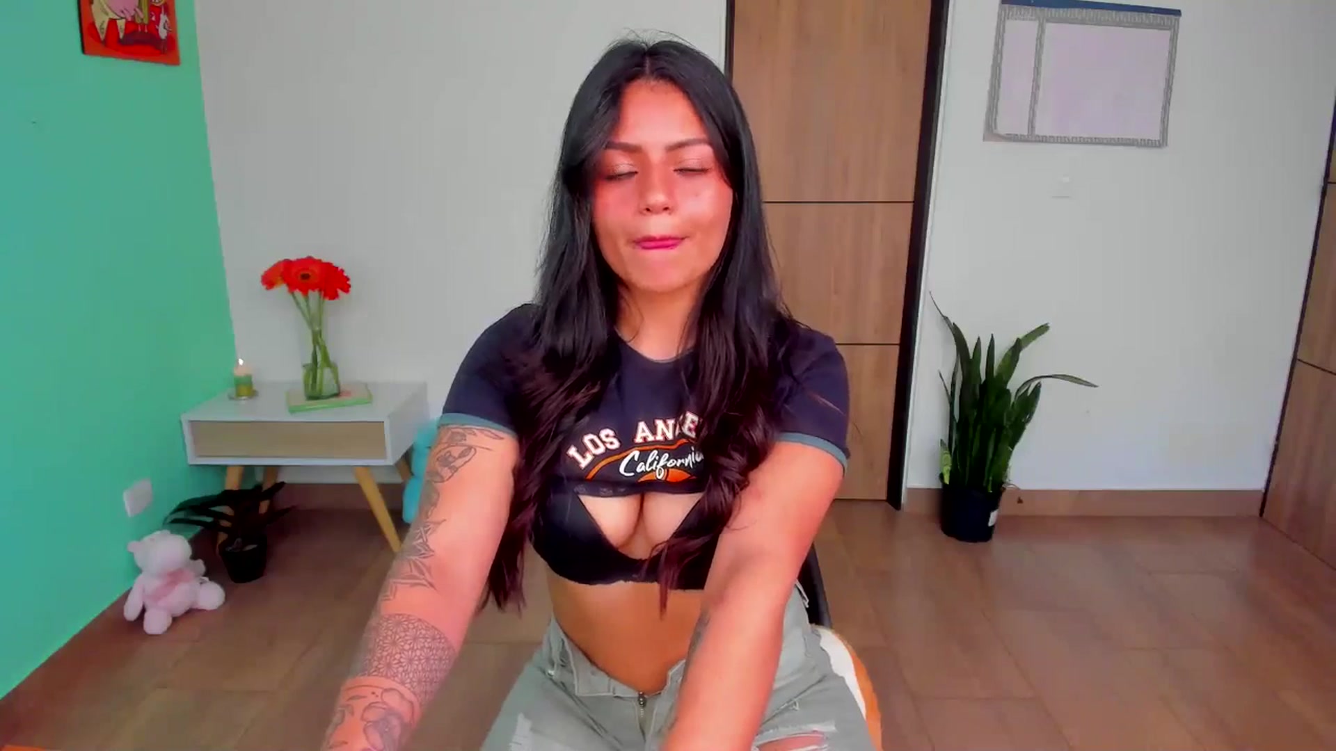 Gallery image thumbnail from SarishaLove's myfreecams stream on, 05/30/2025, 15:14 image 20 of 20