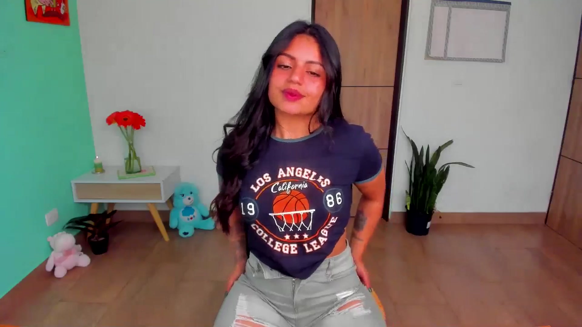 Gallery image thumbnail from SarishaLove's myfreecams stream on, 05/30/2025, 15:14 image 7 of 20