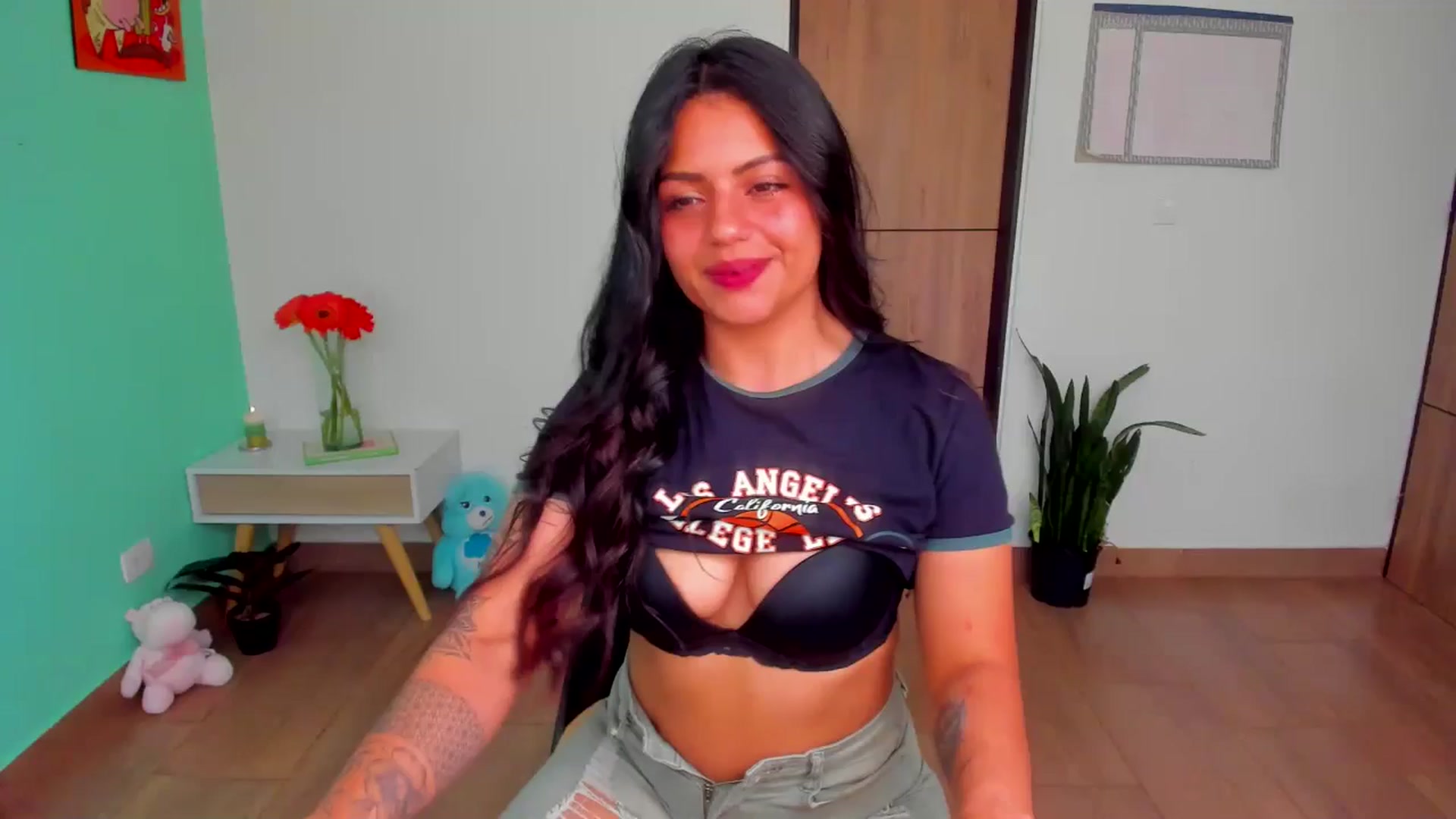 Gallery image thumbnail from SarishaLove's myfreecams stream on, 05/30/2025, 15:14 image 1 of 20