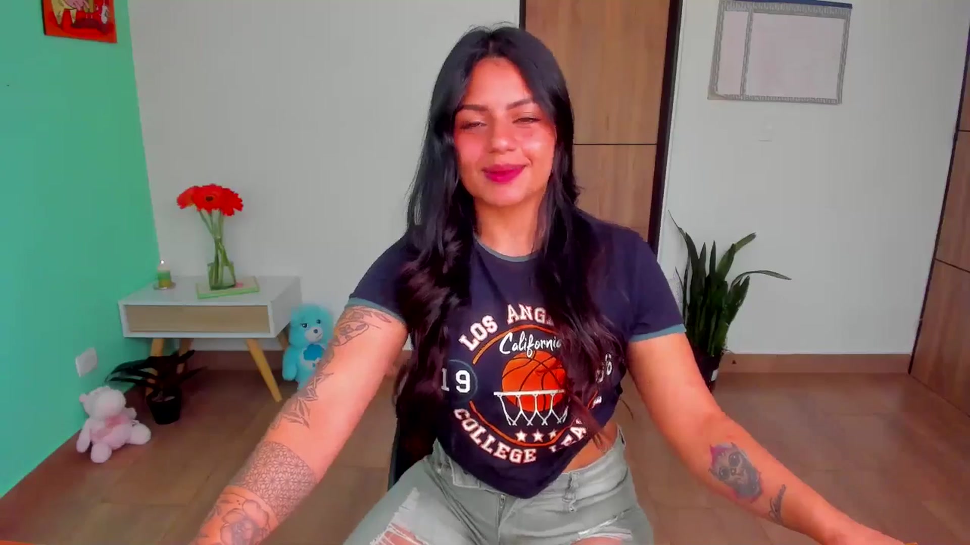 Gallery image thumbnail from SarishaLove's myfreecams stream on, 05/30/2025, 15:14 image 4 of 20